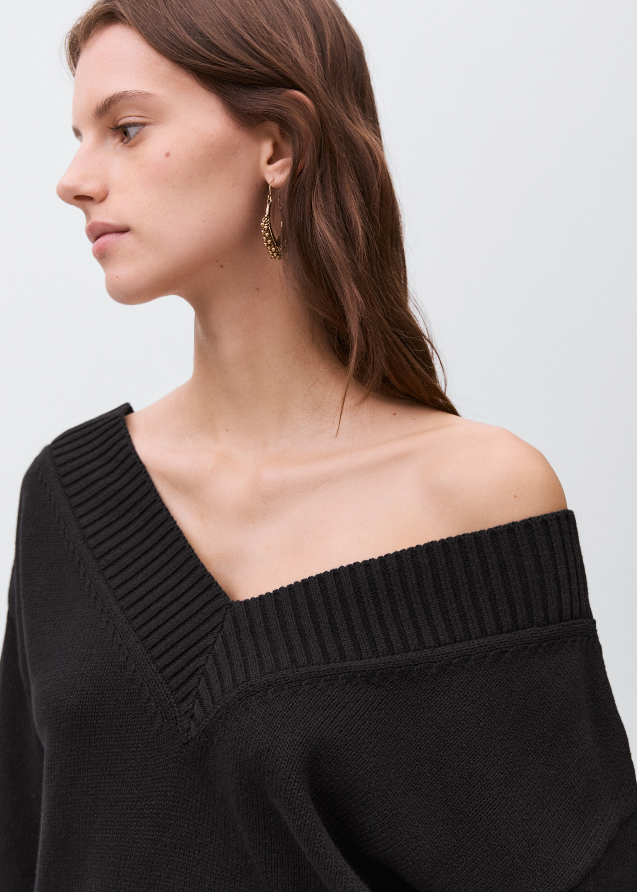Knitted sweater with straps - Details of the article 1