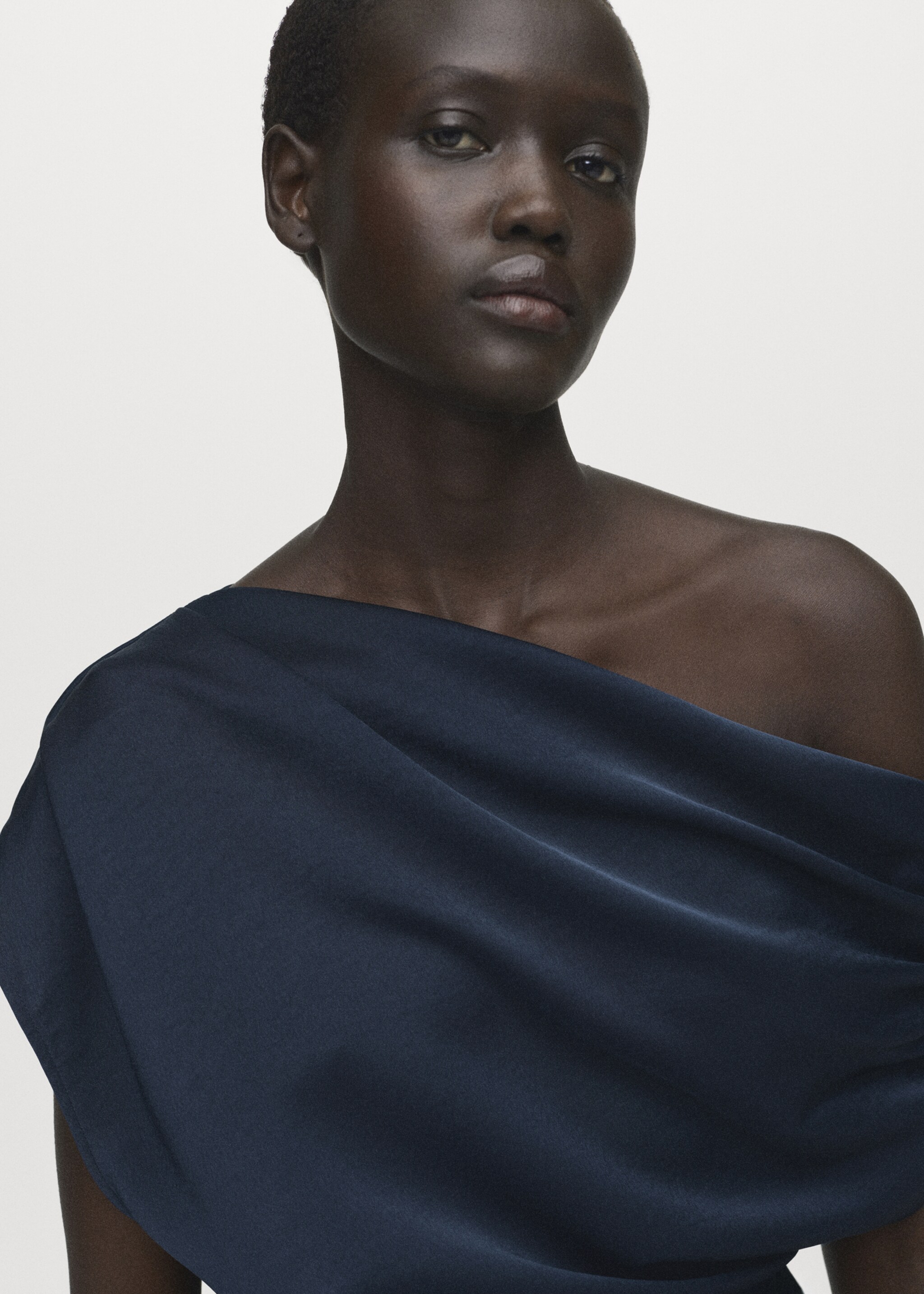 Asymmetrical satin dress - Details of the article 1, Night Blue. Ref: 17004091-00.
