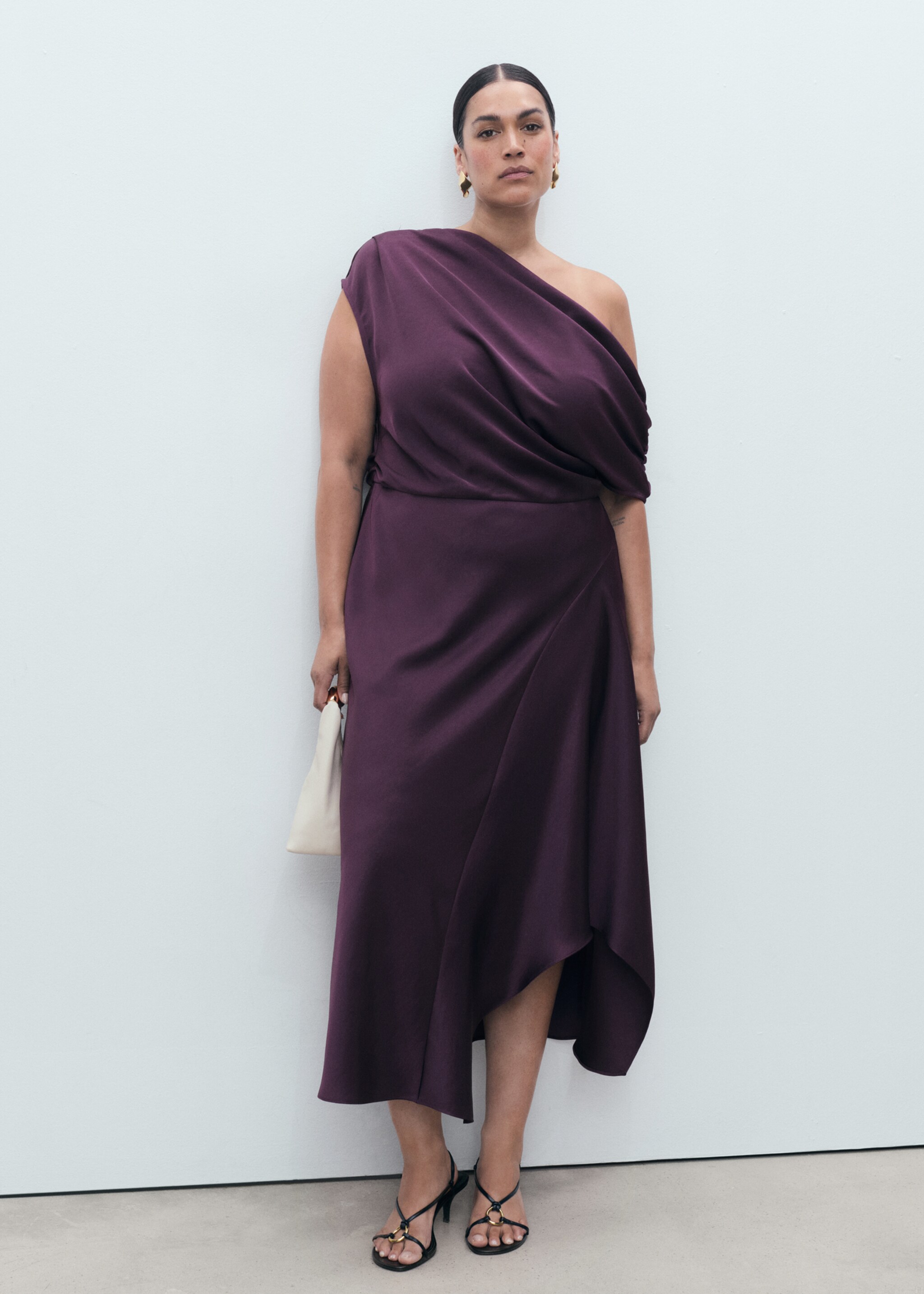 Asymmetrical satin dress - Details of the article 3
