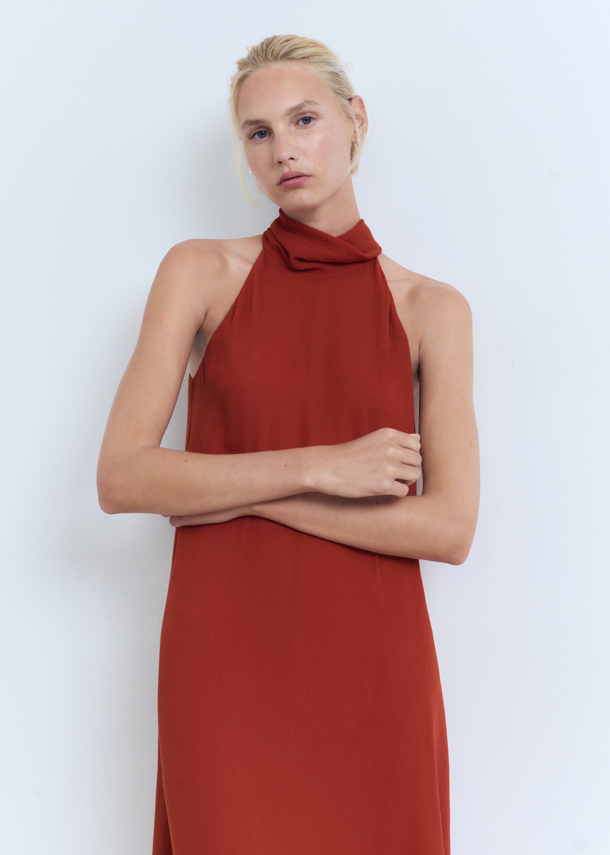 Robe longue nœud col - Plan moyen