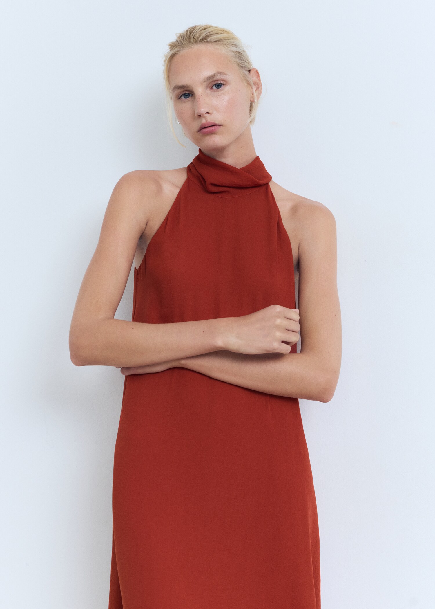 Robe longue nœud col - Plan moyen