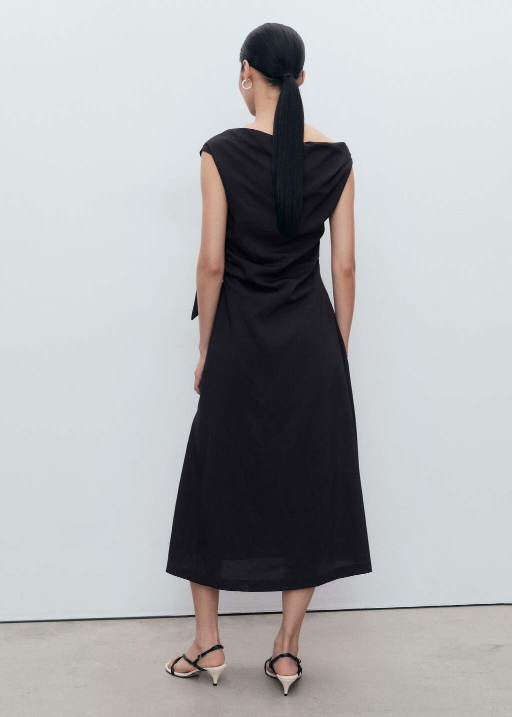 Asymmetrical knotted dress - image 3