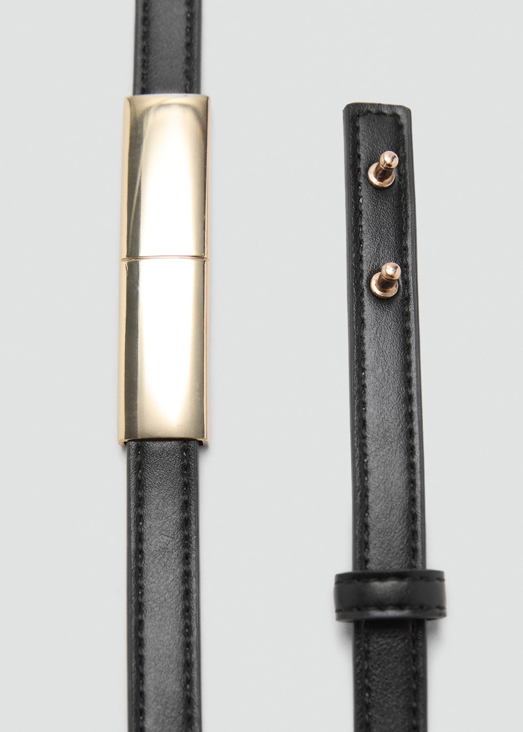 Thin belt with metal detail