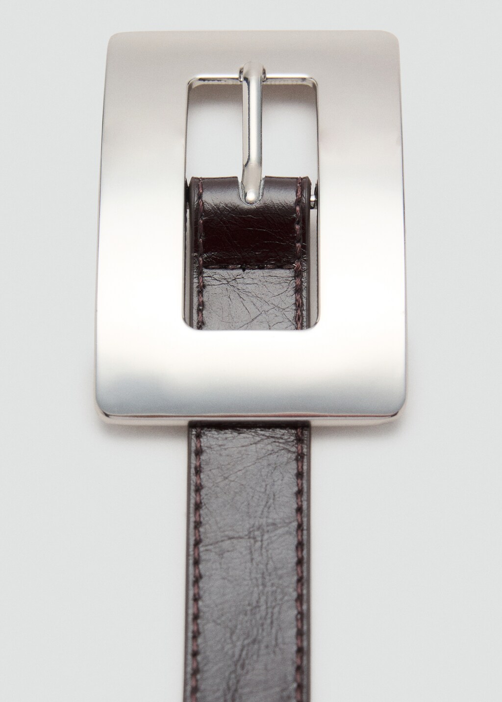 Thin belt with maxi-buckle