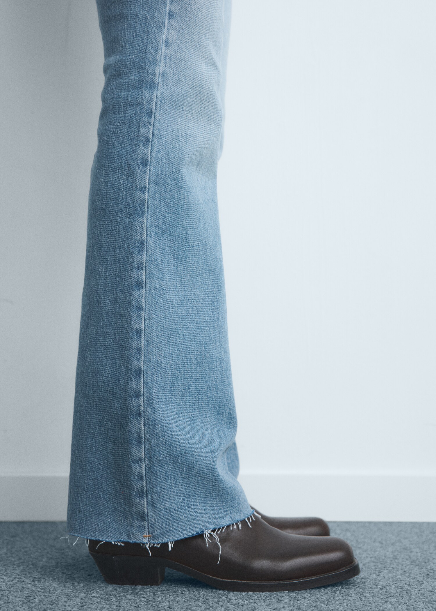 Fiona flared mid-rise jeans - Details of the article 6