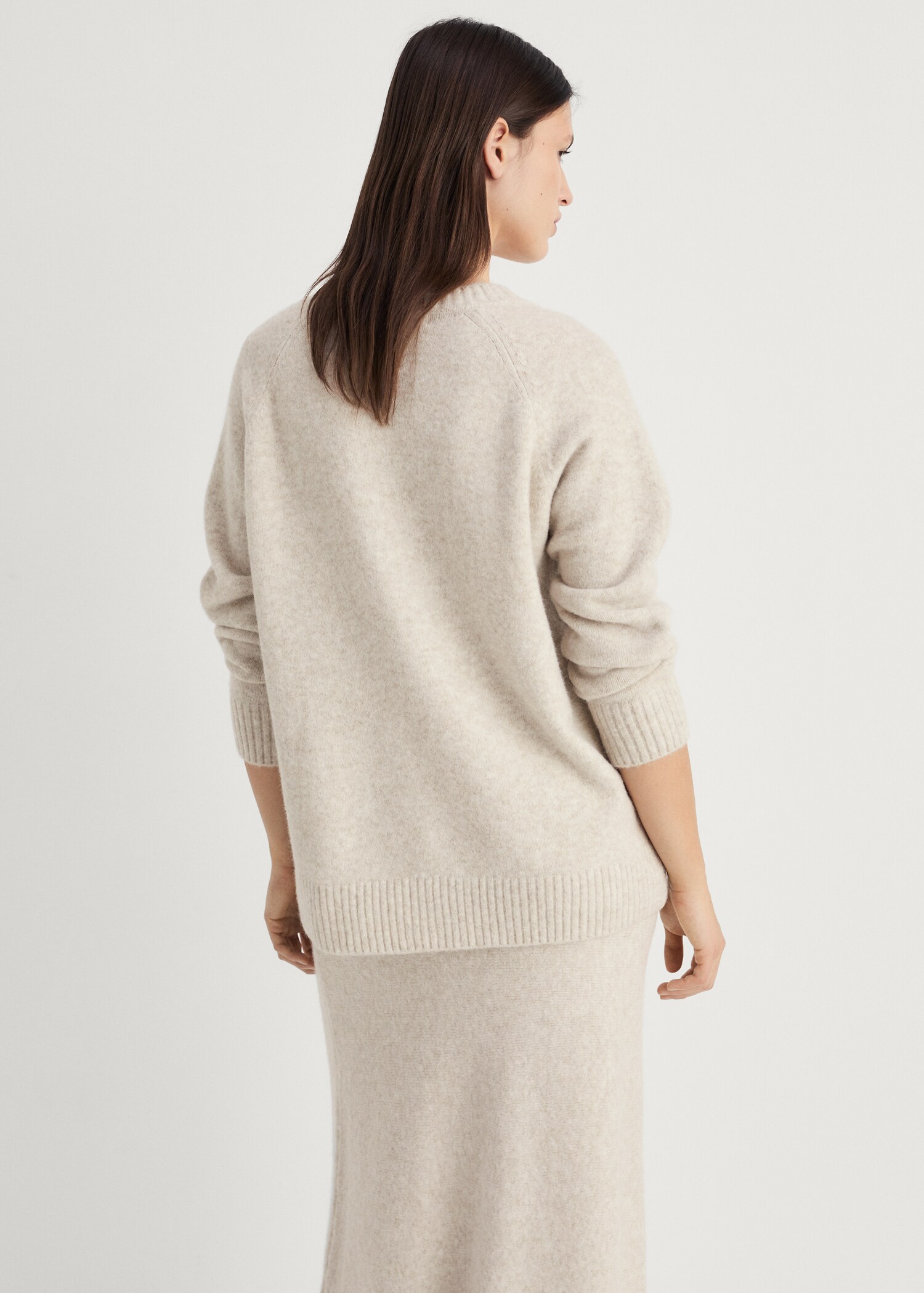 Pullover mit Rundhalsausschnitt und Strickdesign - Rückseite des Artikels