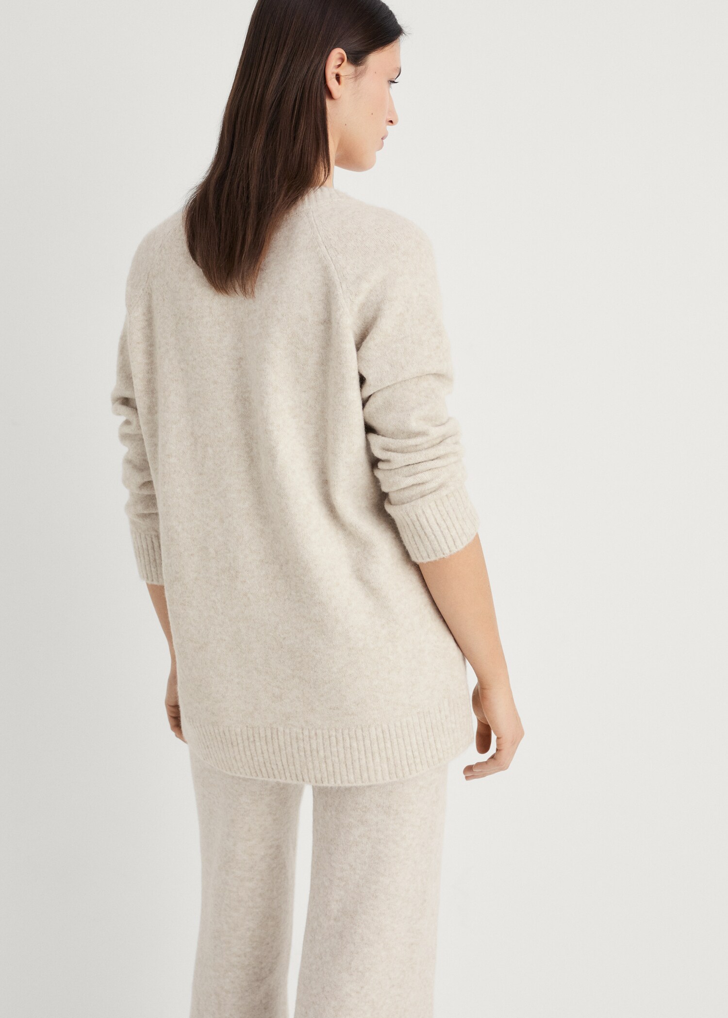 V-neck knit sweater - Reverse of the article