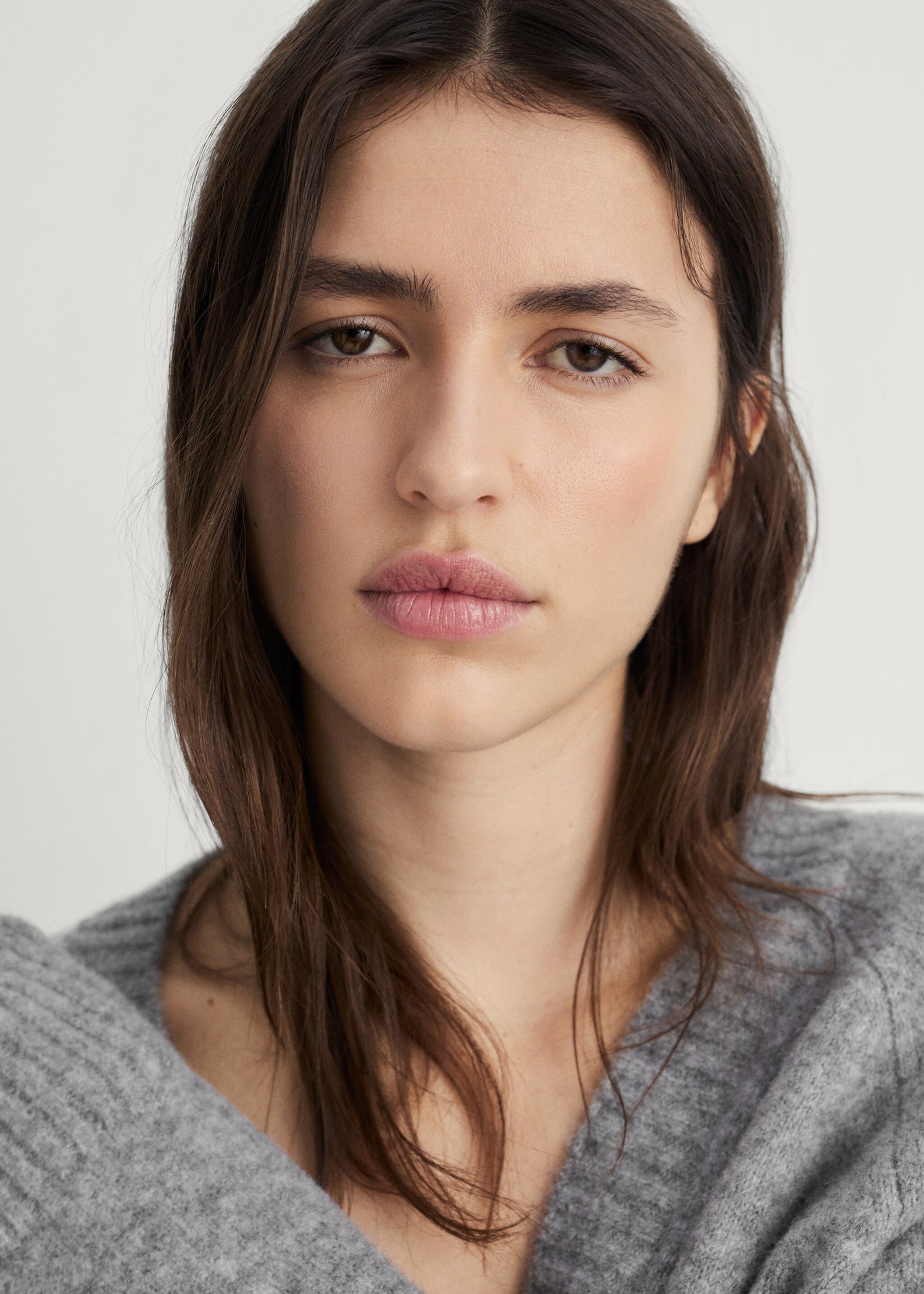 V-neck knit sweater - Details of the article 1