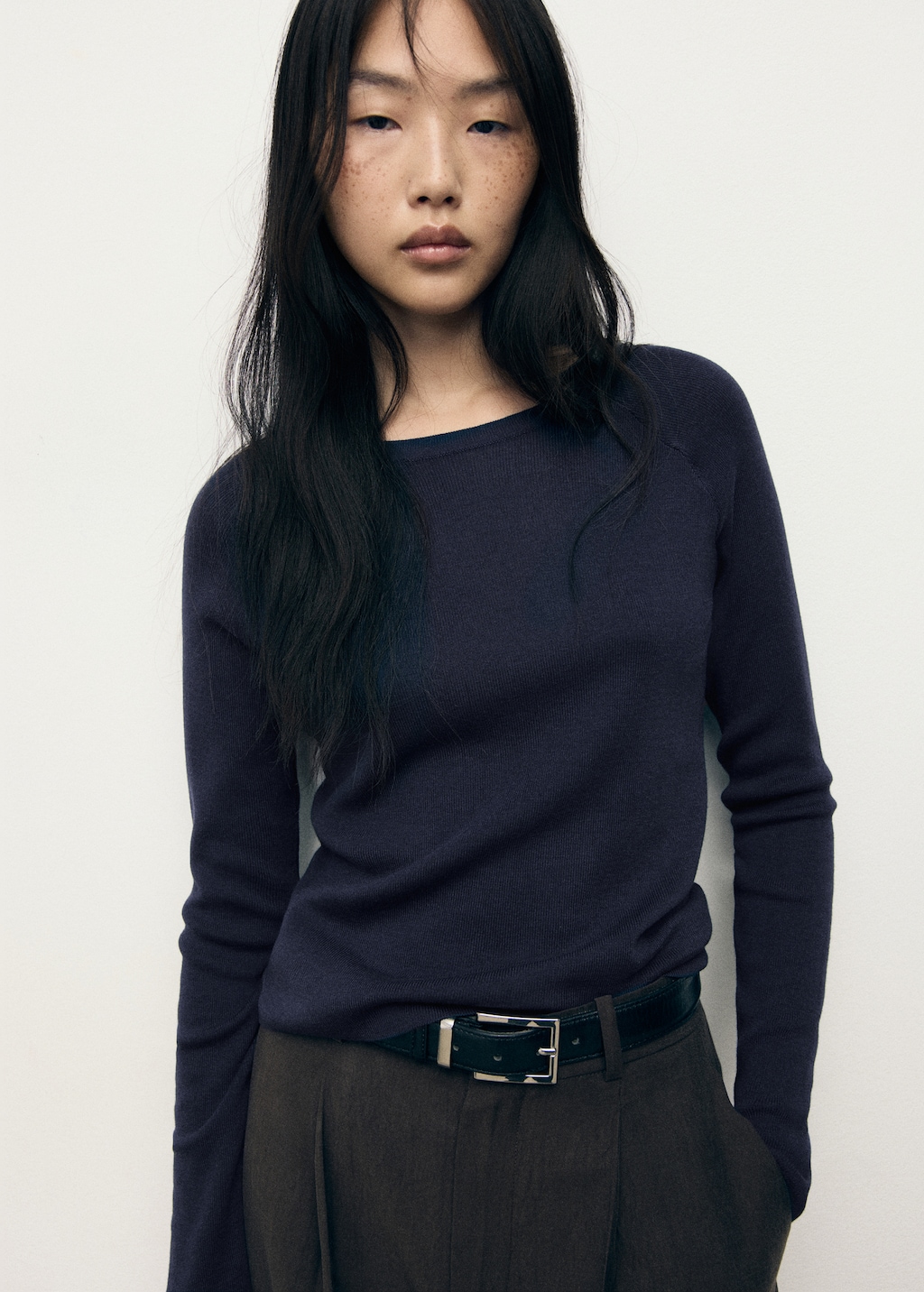 Long-sleeved fine-knit sweater
