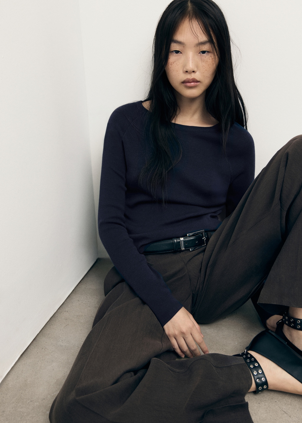 Long-sleeved fine-knit sweater