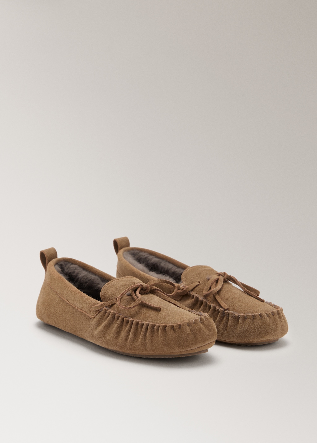 Leather moccasins with fur lining