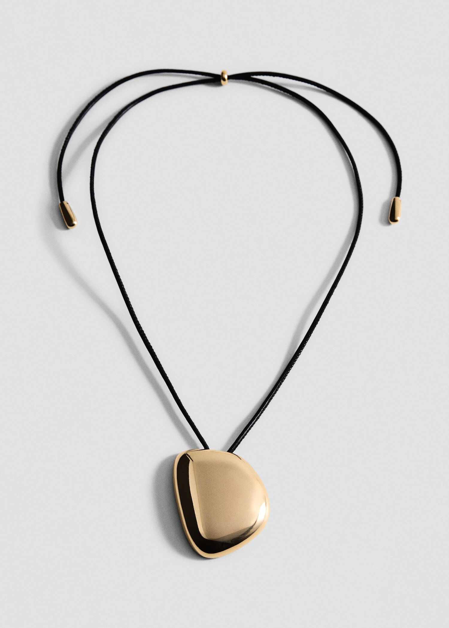 Collier avec pendentif métallique - Article sans modèle