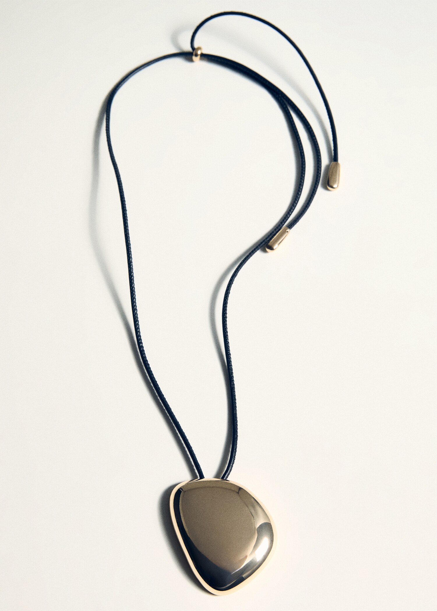 Collier avec pendentif métallique - Détail de l'article 1
