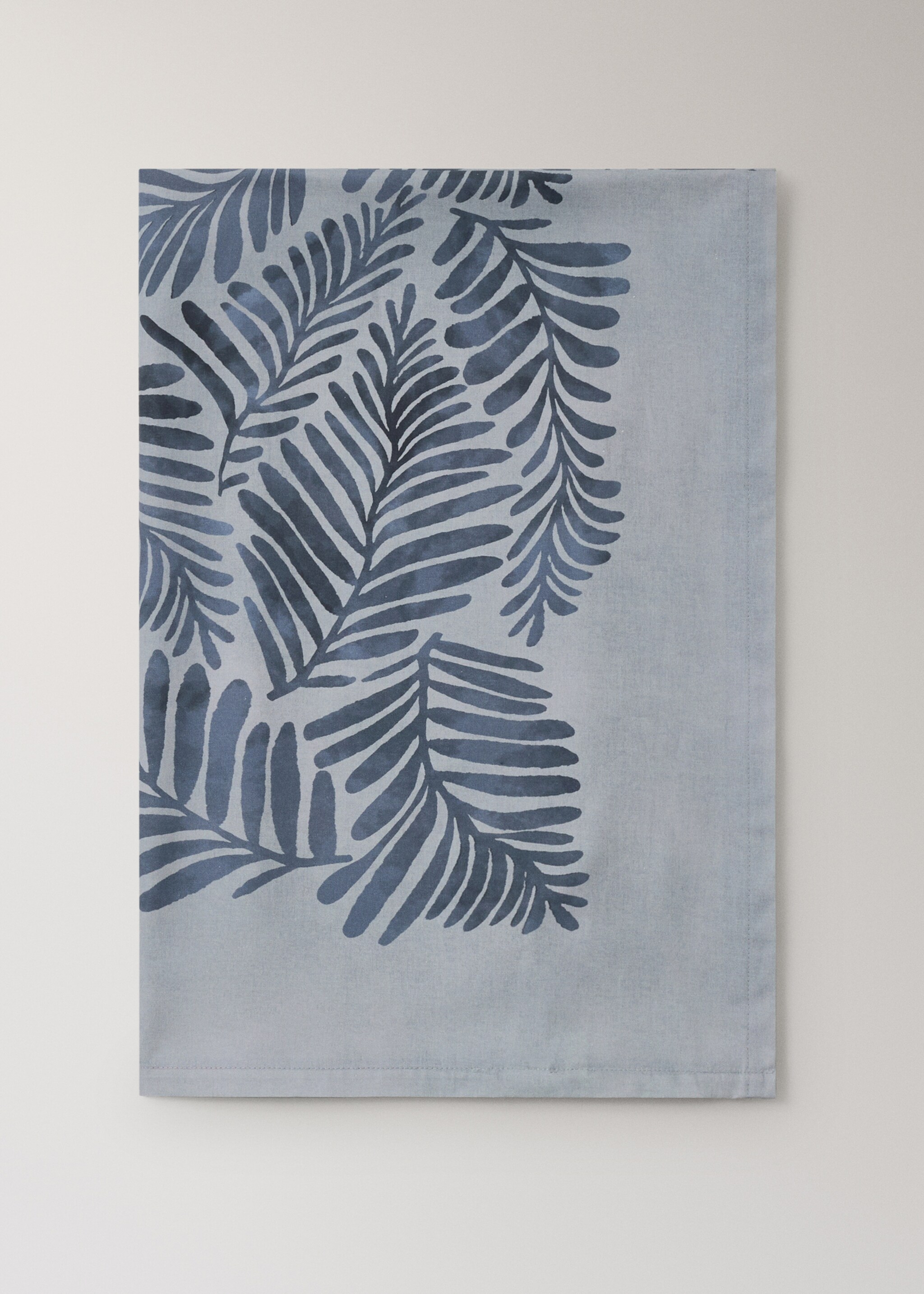 Cotton canvas tablecloth with leaf print for 2 to 4 diners - Article without model, Ink Blue. Ref: 17004142-00.