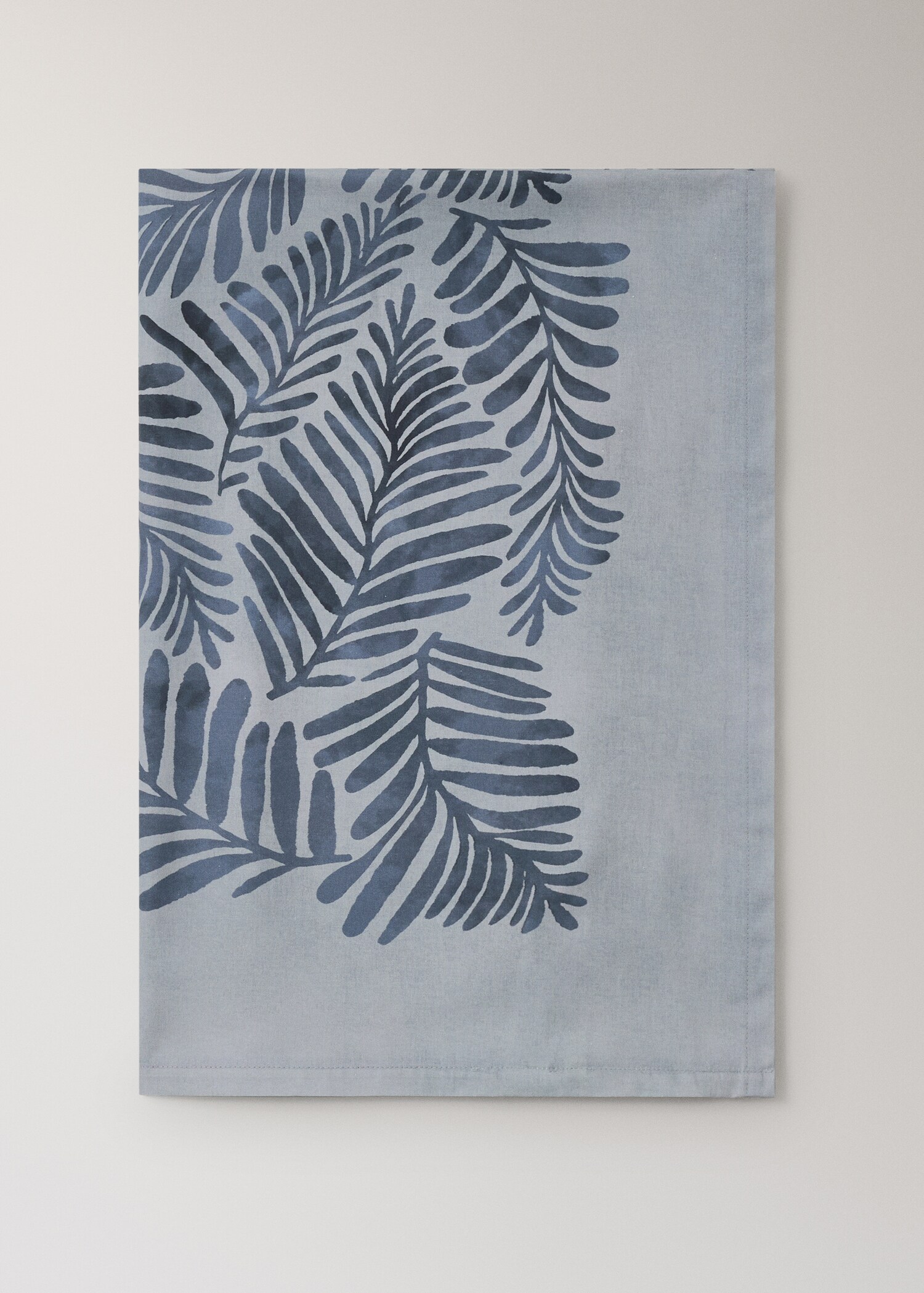 Cotton canvas tablecloth with leaf print, seats 6 to 8 people - Article without model
