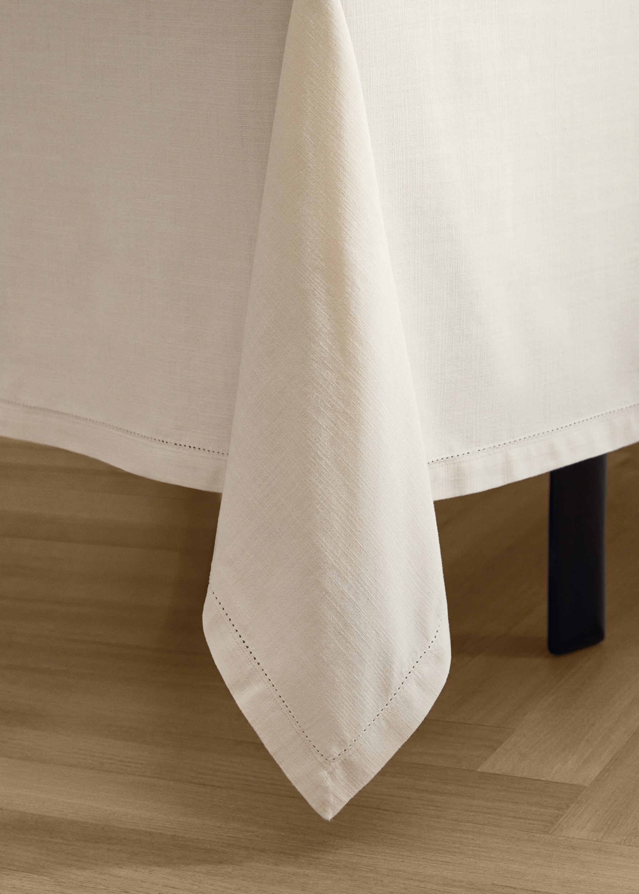 Бавовняна скатертина з мережкою на 2-4 особи - Детальніше про товар 8, Ванільний. Ref: 17004147-00.