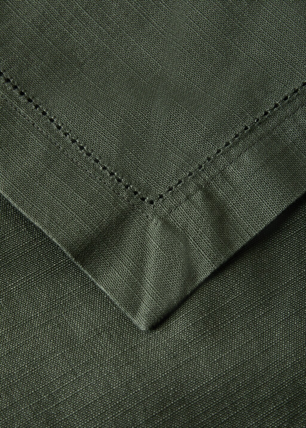 Cotton hemstitched tablecloth for 2 to 4 diners