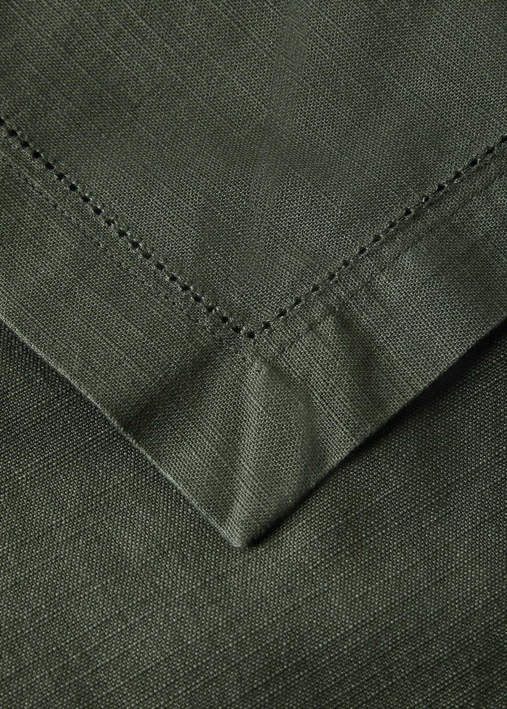 Cotton hemstitched tablecloth for 2 to 4 diners