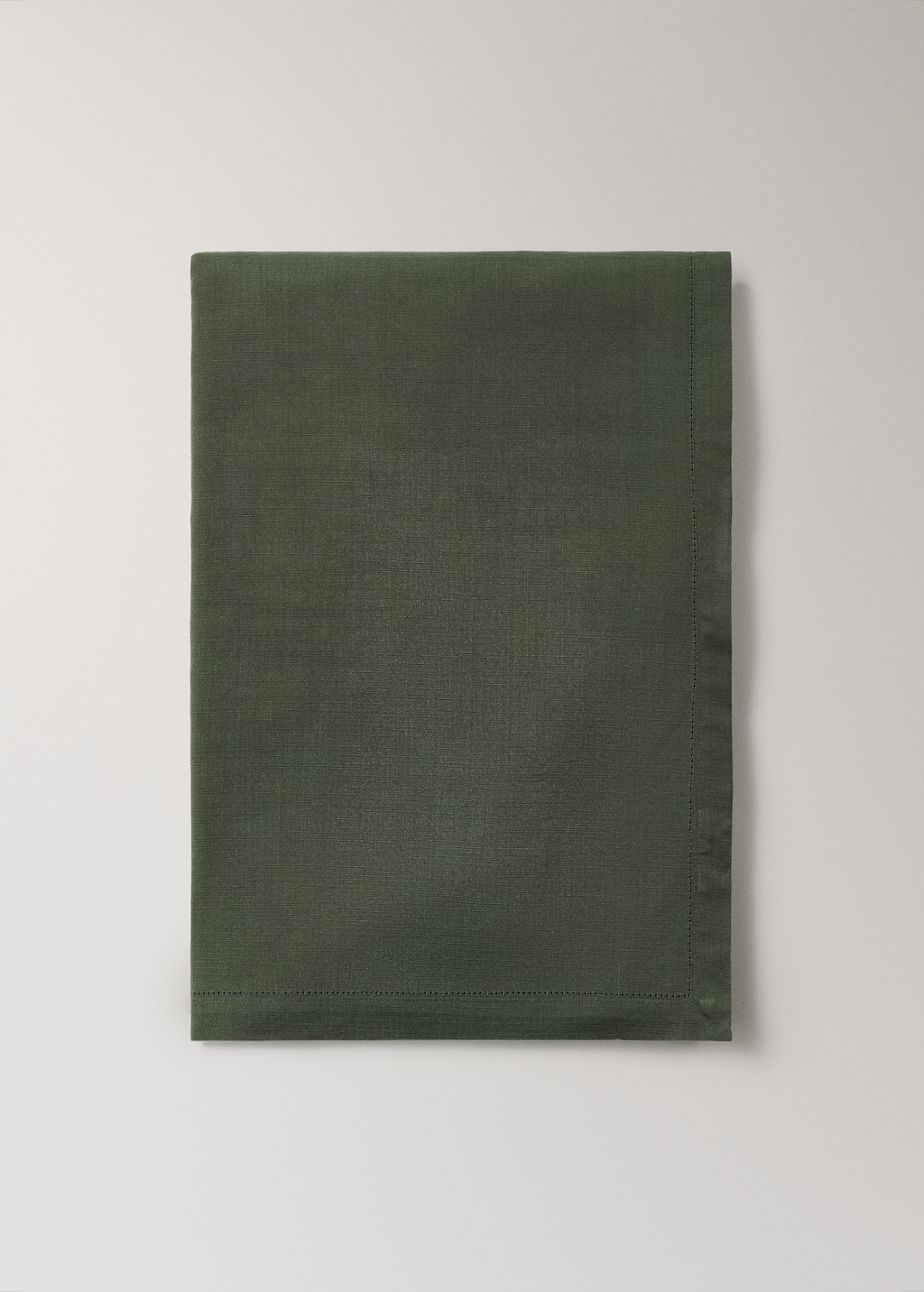 Cotton hemstitched tablecloth for 2 to 4 diners