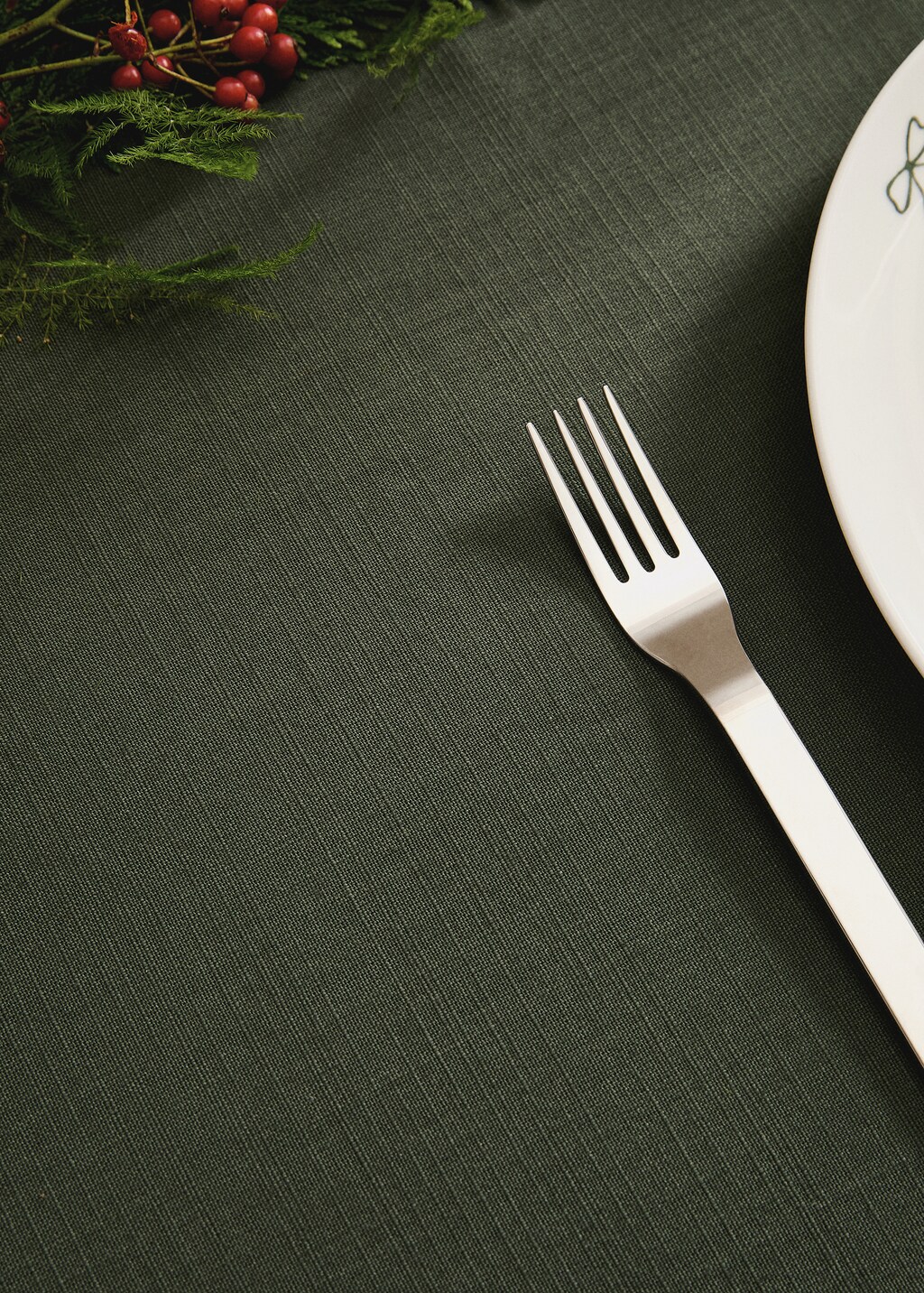 Cotton hemstitched tablecloth for 2 to 4 diners