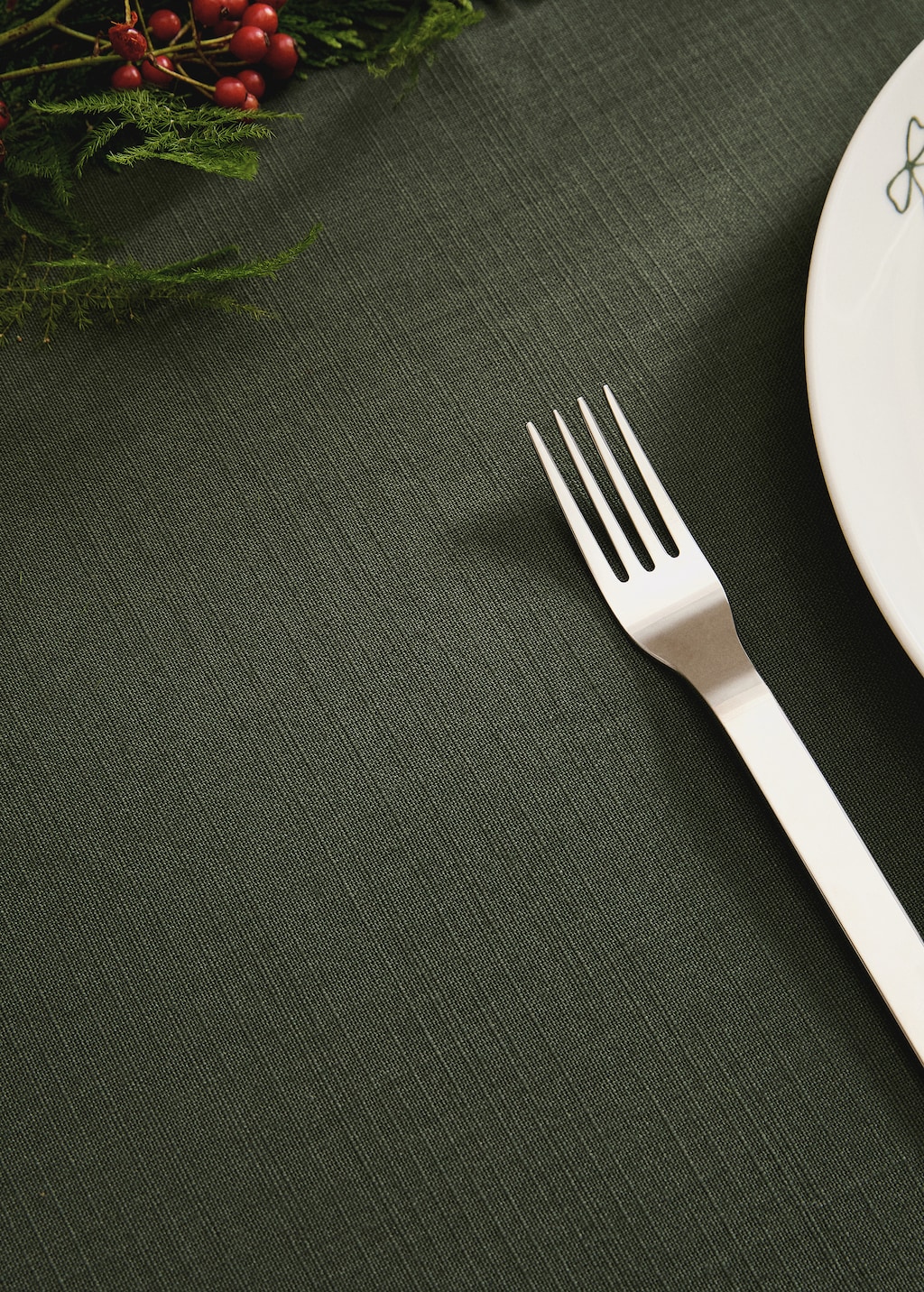 Cotton hemstitched tablecloth for 2 to 4 diners