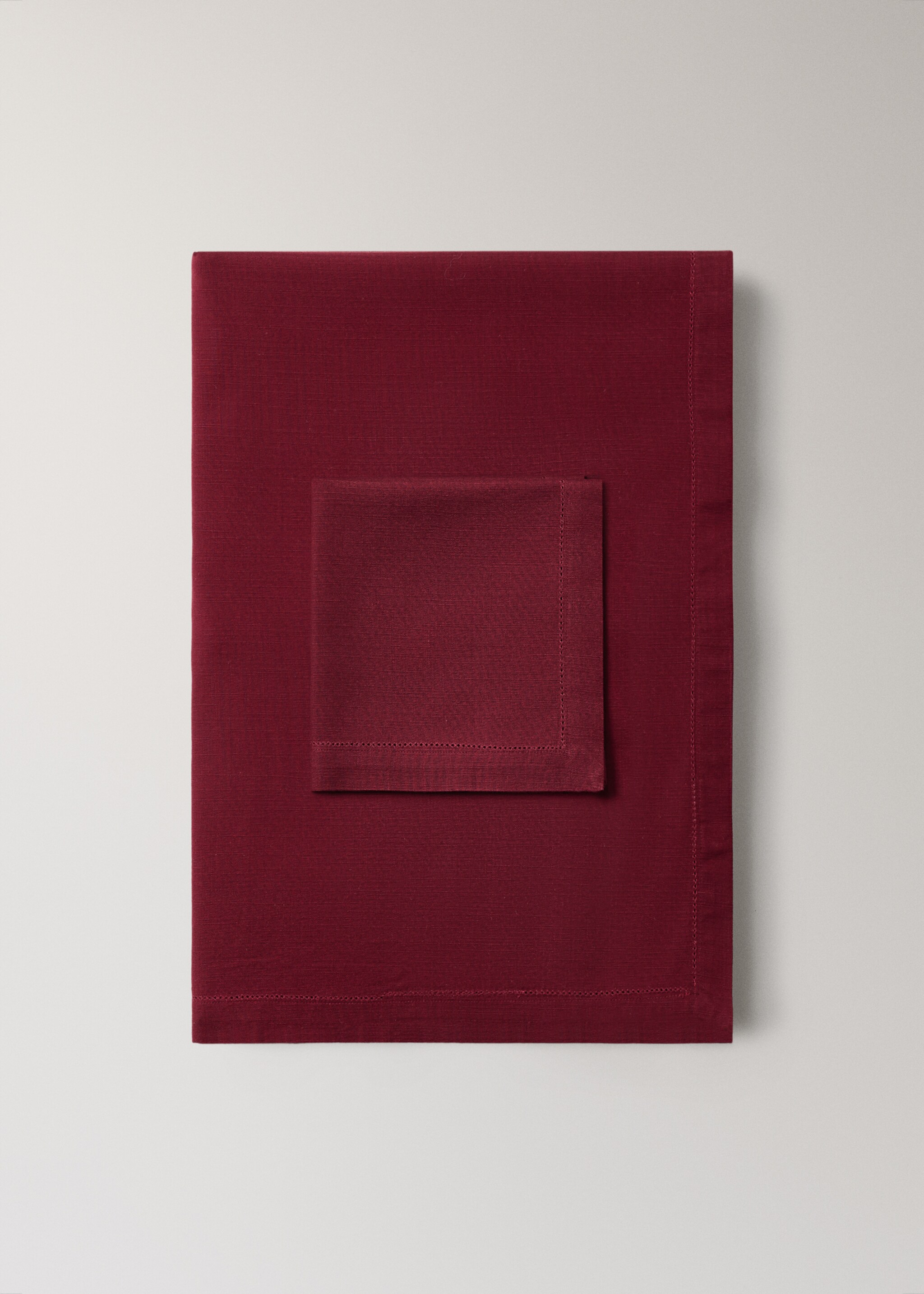 Бавовняна скатертина з мережкою на 2-4 особи - Товар без моделі, Червоний. Ref: 17004147-00.