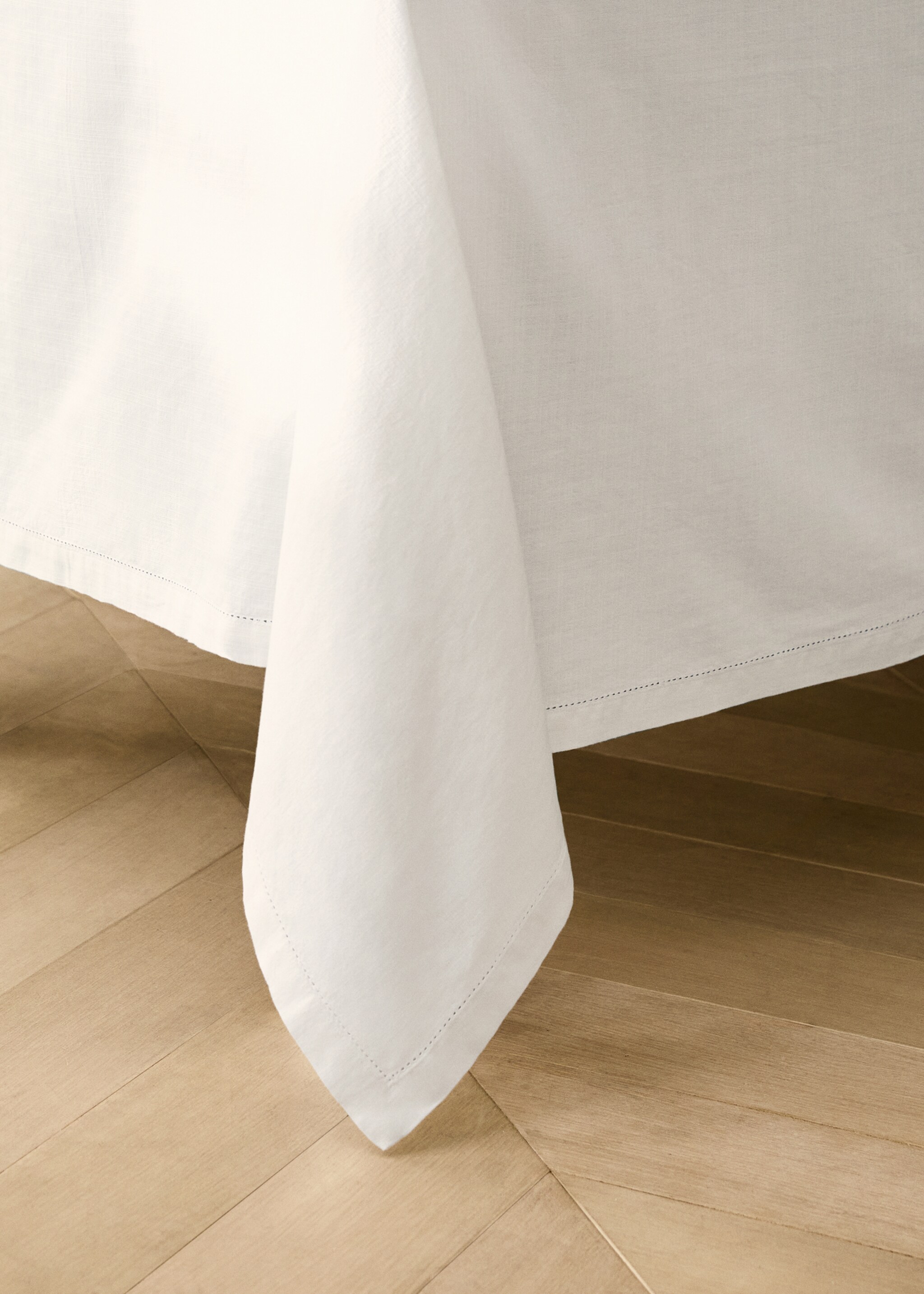 Cotton hemstitched tablecloth for 6 to 8 diners - Details of the article 8