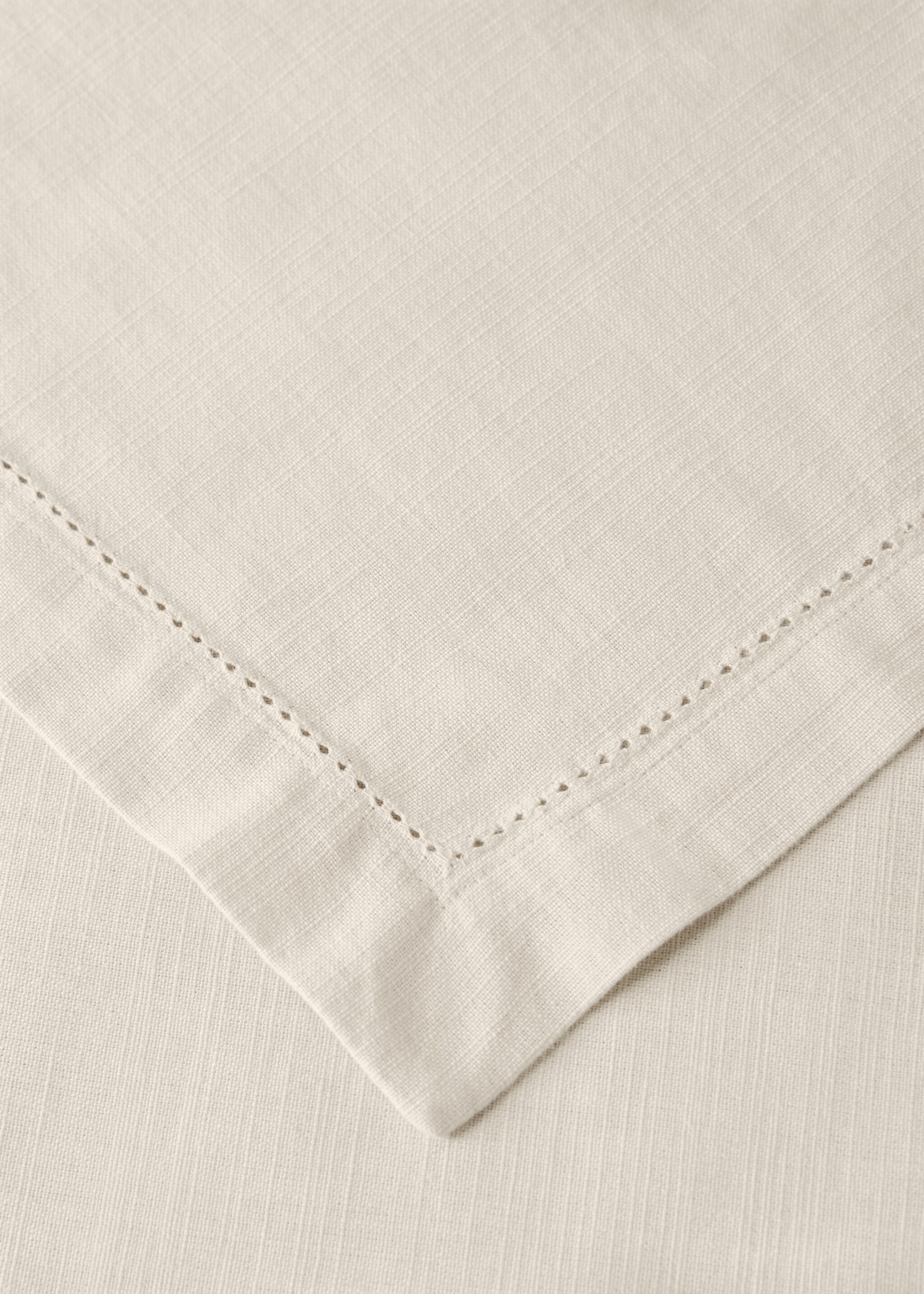 Cotton vanilla tablecloth for 6 to 8 diners - Details of the article 1, Vanilla. Ref: 17004148-00.