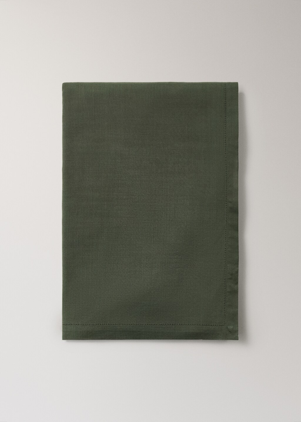 Cotton hemstitched tablecloth for 6 to 8 diners