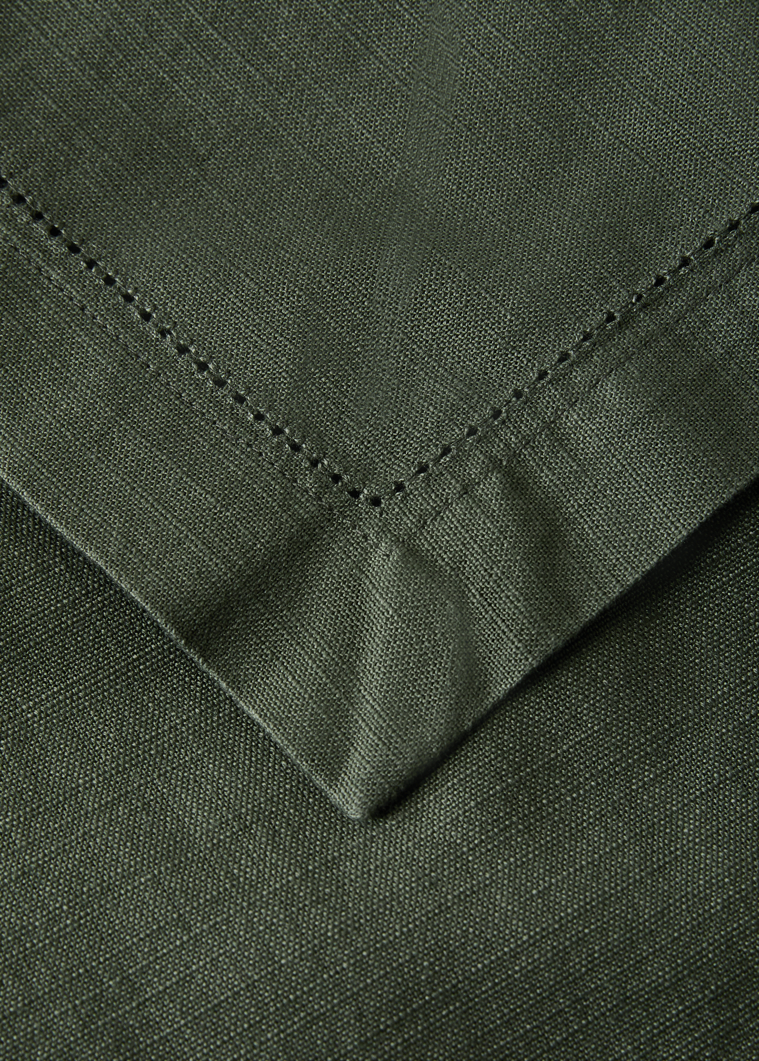 Cotton hemstitched tablecloth for 8 to 10 diners