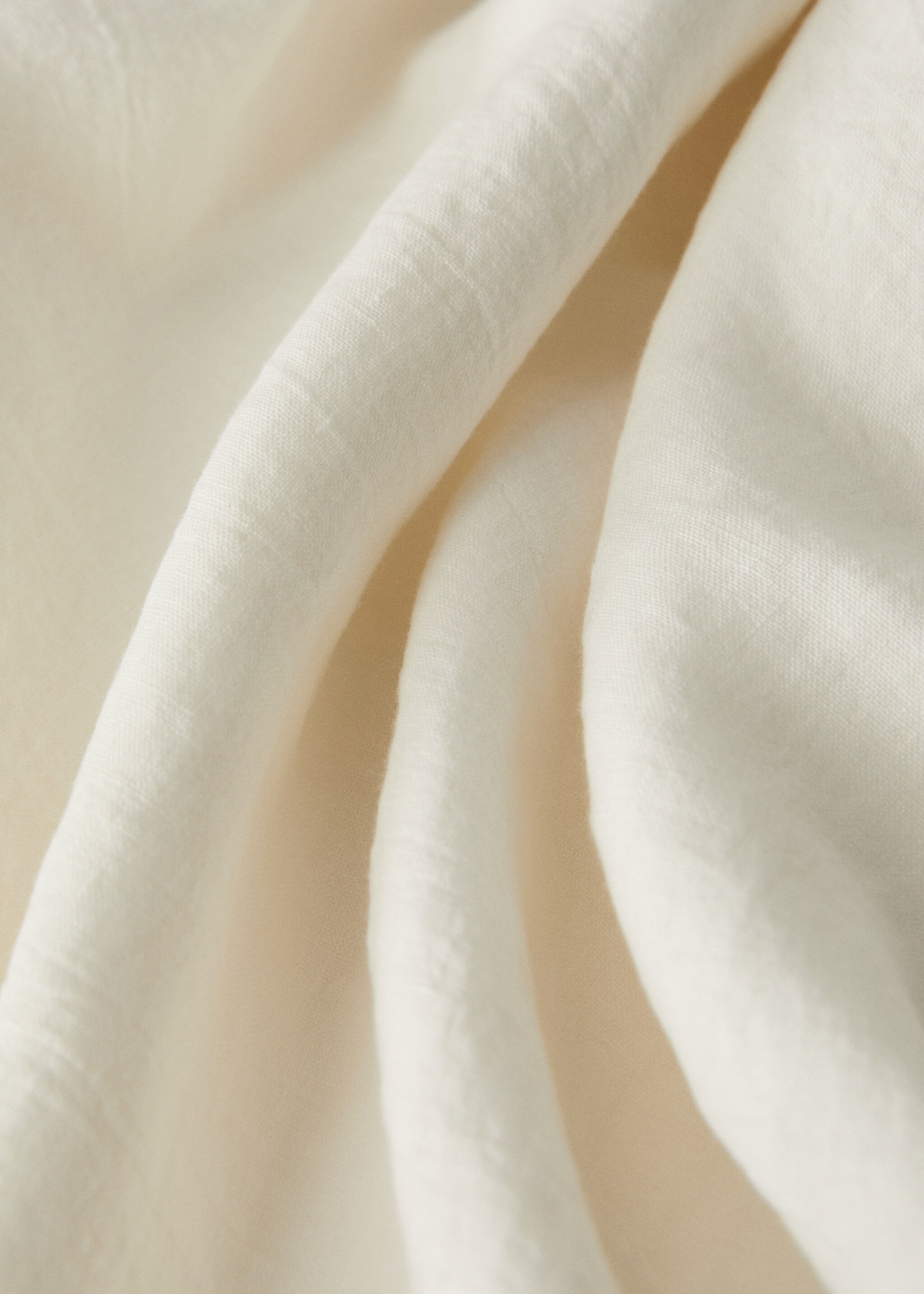 Linen tablecloth with frayed ends for 6 to 8 diners - Details of the article 2, Off White. Ref: 17004150-00.
