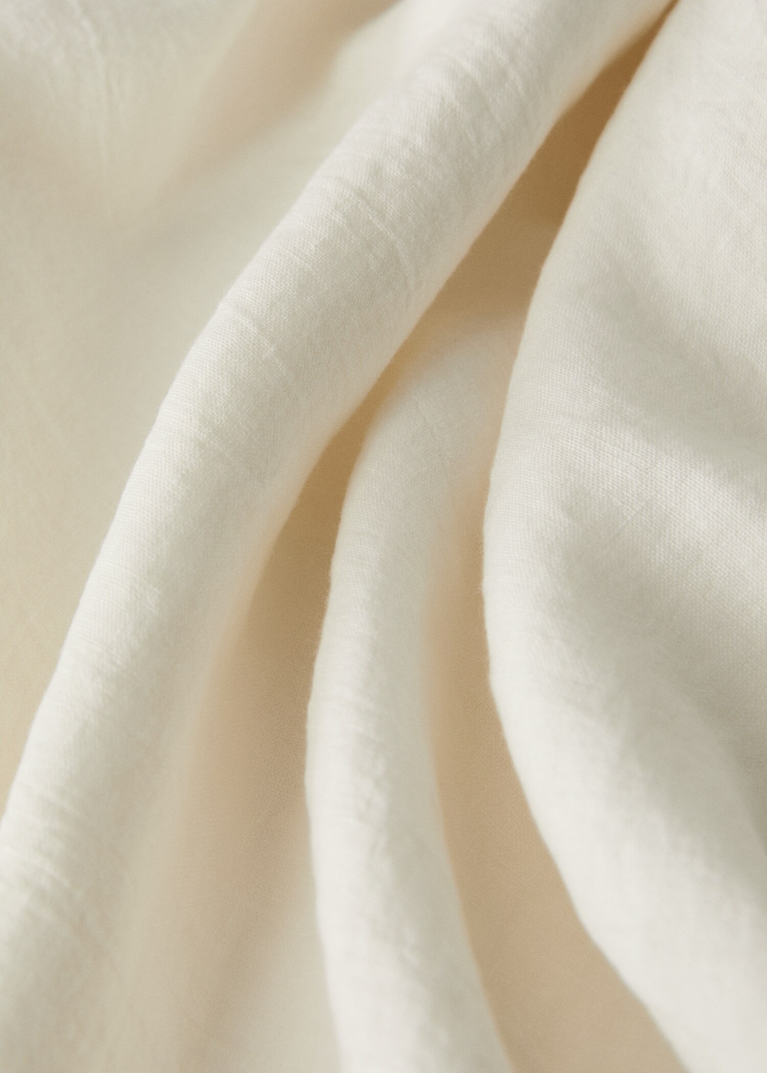 Linen tablecloth with frayed ends for 6 to 8 diners - Details of the article 2