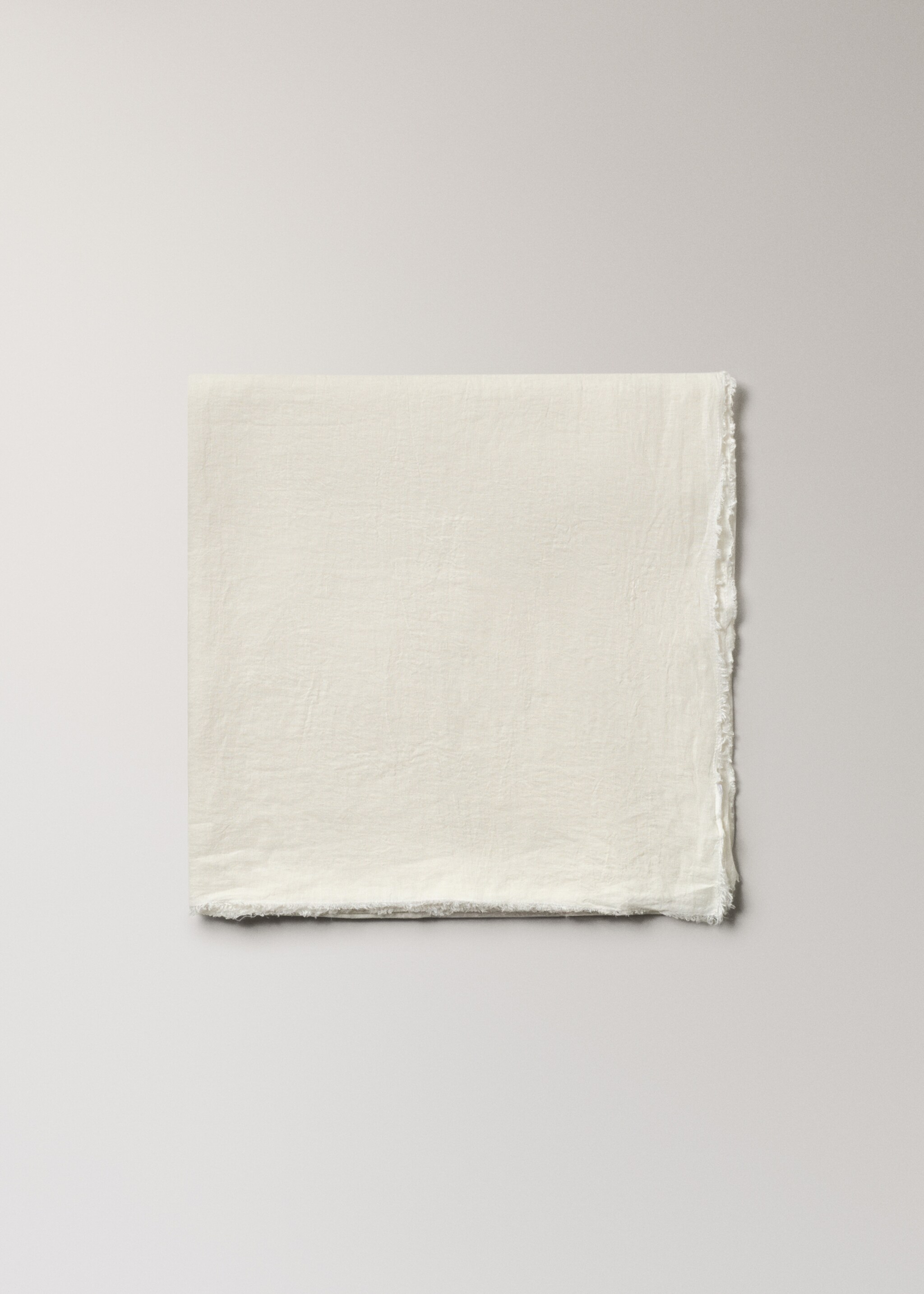 Linen tablecloth with frayed ends for 6 to 8 diners - Details of the article 3, Off White. Ref: 17004150-00.