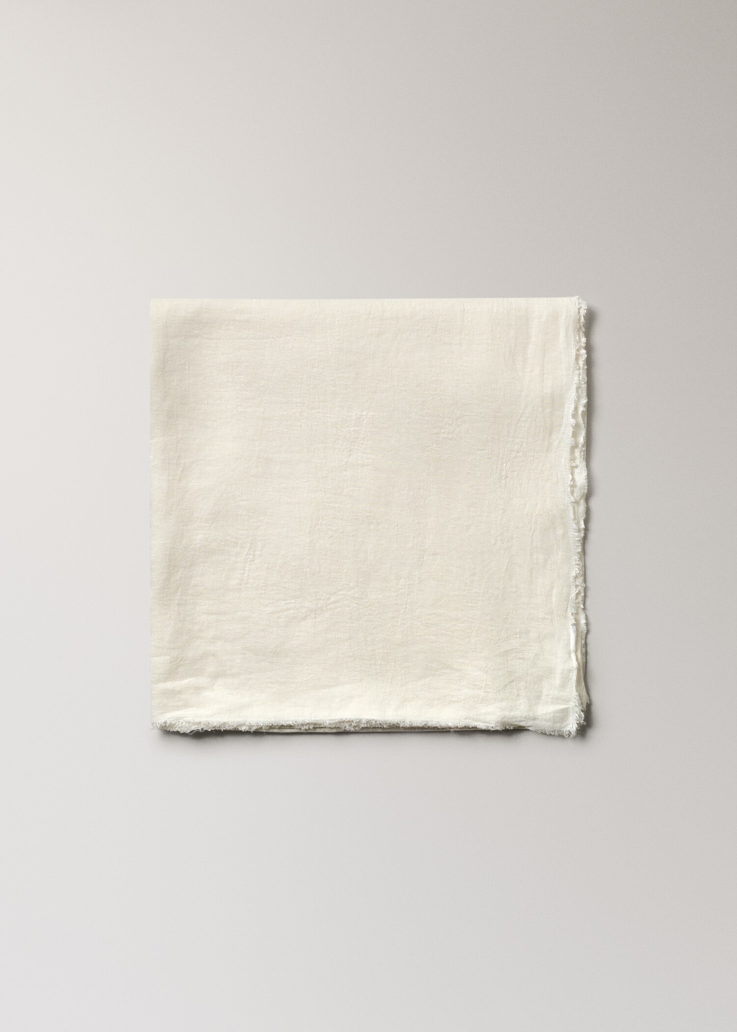 Linen tablecloth with frayed ends for 6 to 8 diners - Details of the article 3