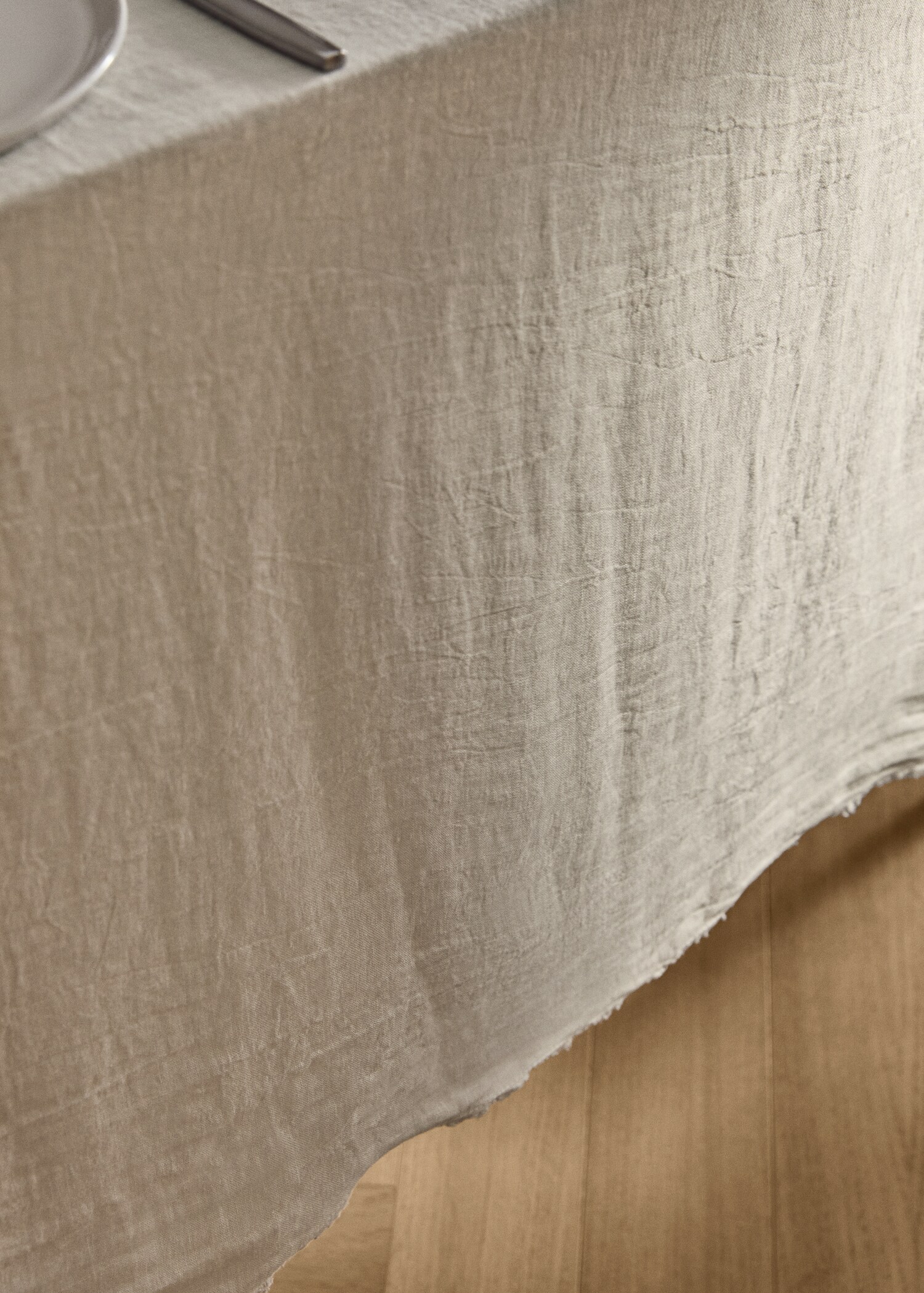 Linen tablecloth with frayed ends for 6 to 8 diners - Details of the article 7