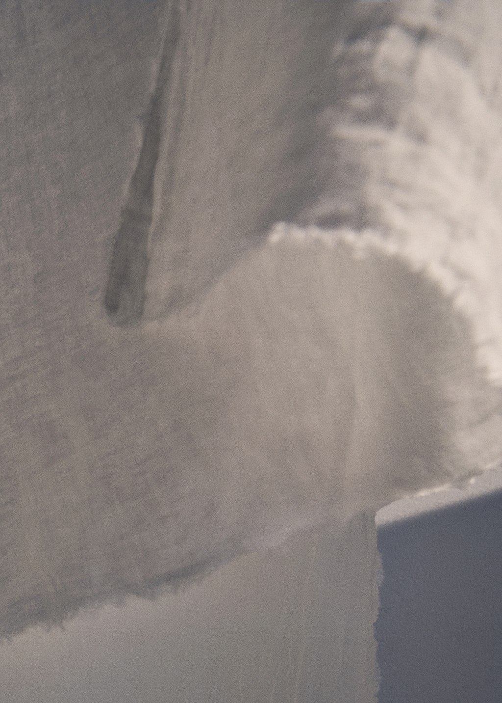 Linen tablecloth with frayed ends for 6 to 8 diners