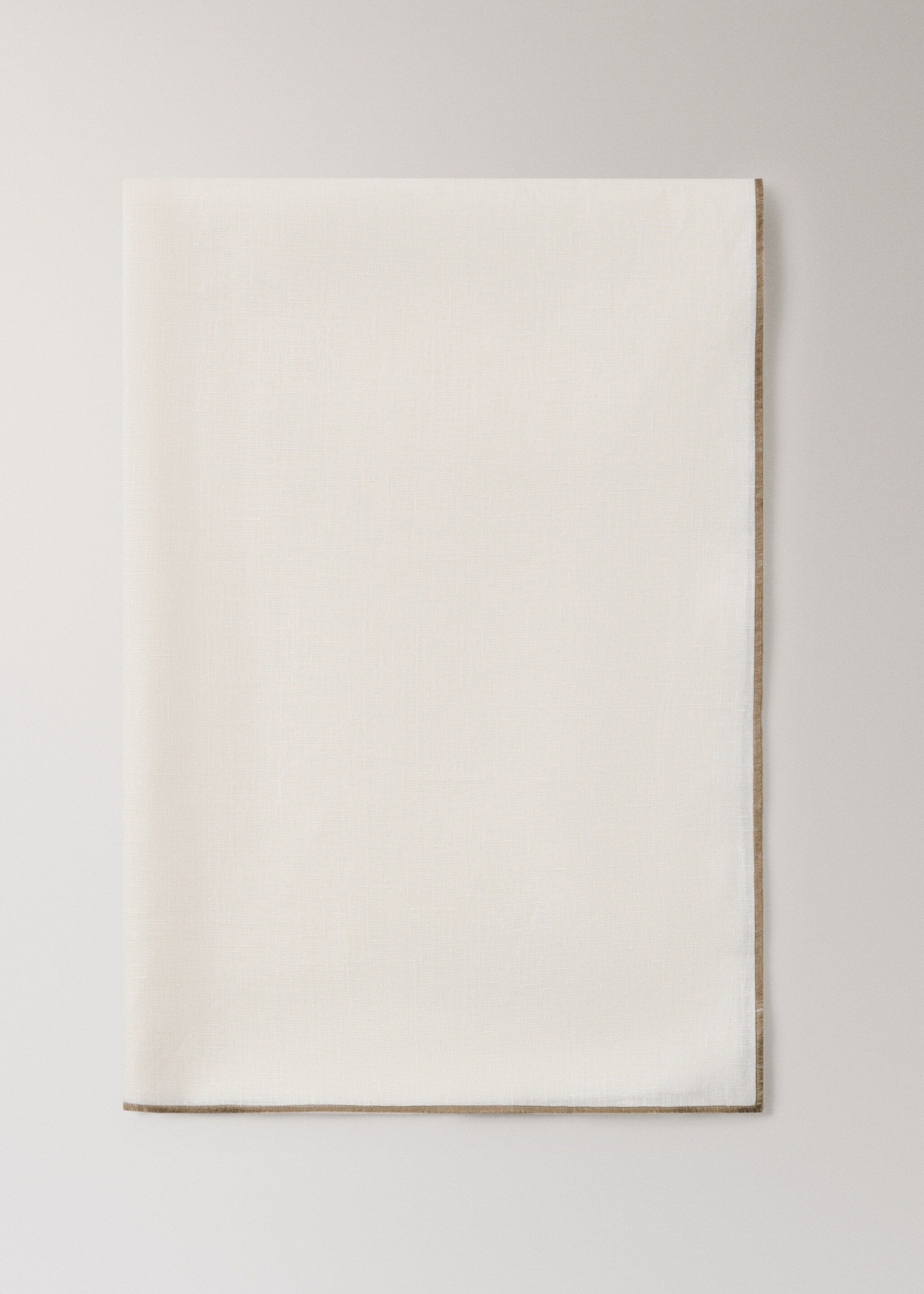 Resin-coated 100% linen tablecloth with contrasting overlock for 6 to 8 diners - Details of the article 3, Off White. Ref: 17004155-00.