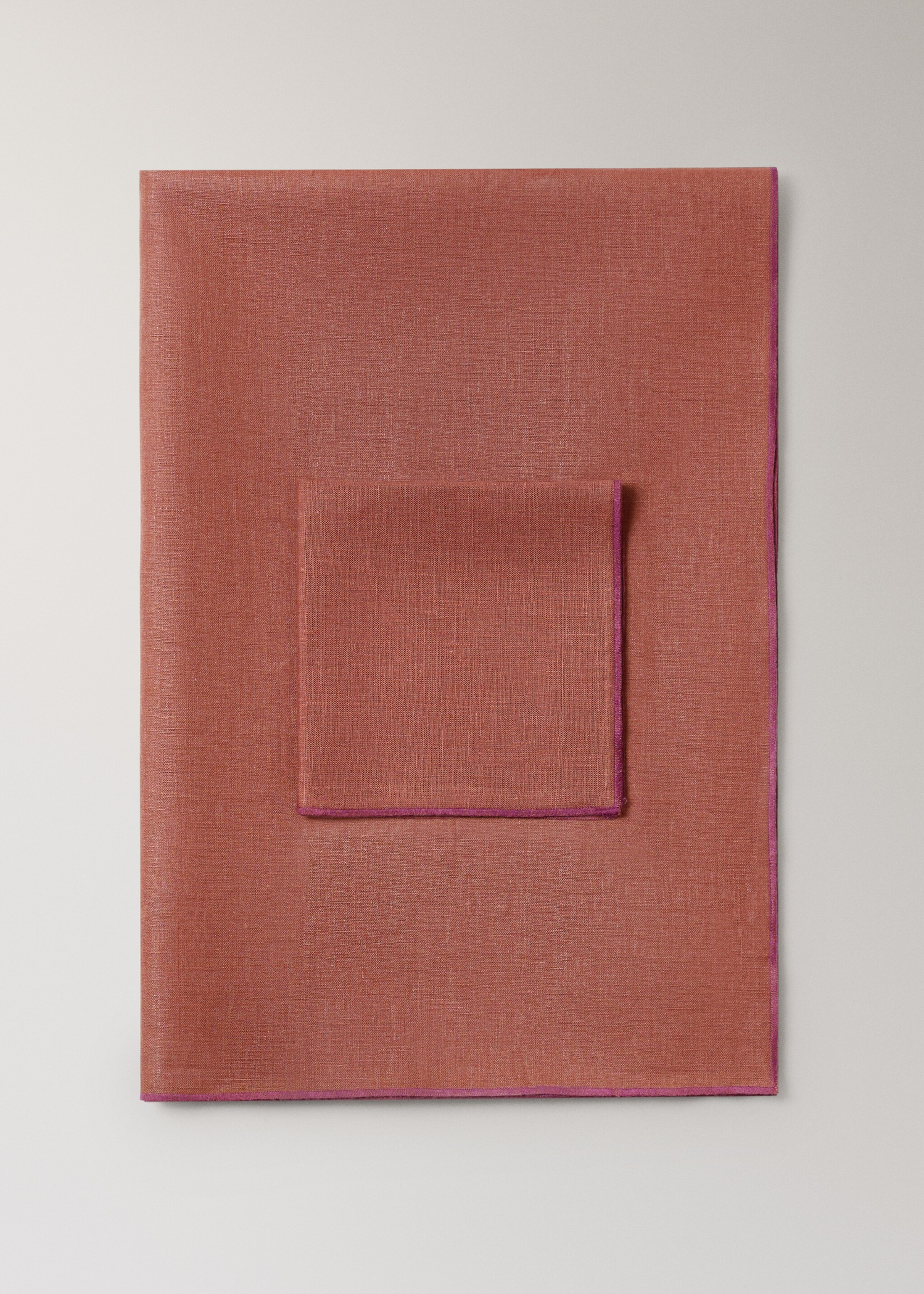 Resin-coated 100% linen tablecloth with contrasting overlock for 6 to 8 diners - Article without model, Burnt Orange. Ref: 17004155-00.