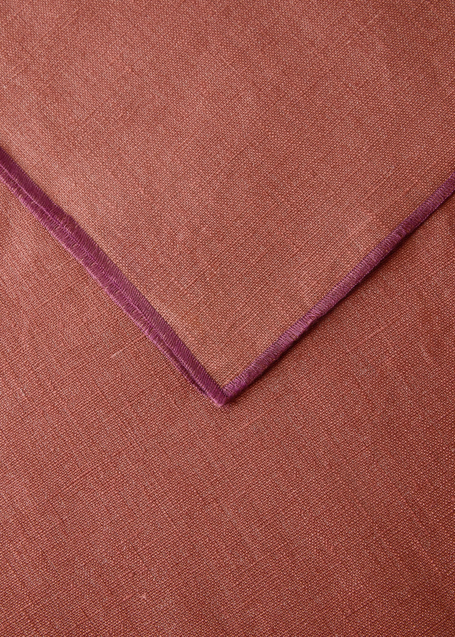 Mantel resinado 100% lino overlock contraste 6 a 8 comensales - Detalle del artículo 1