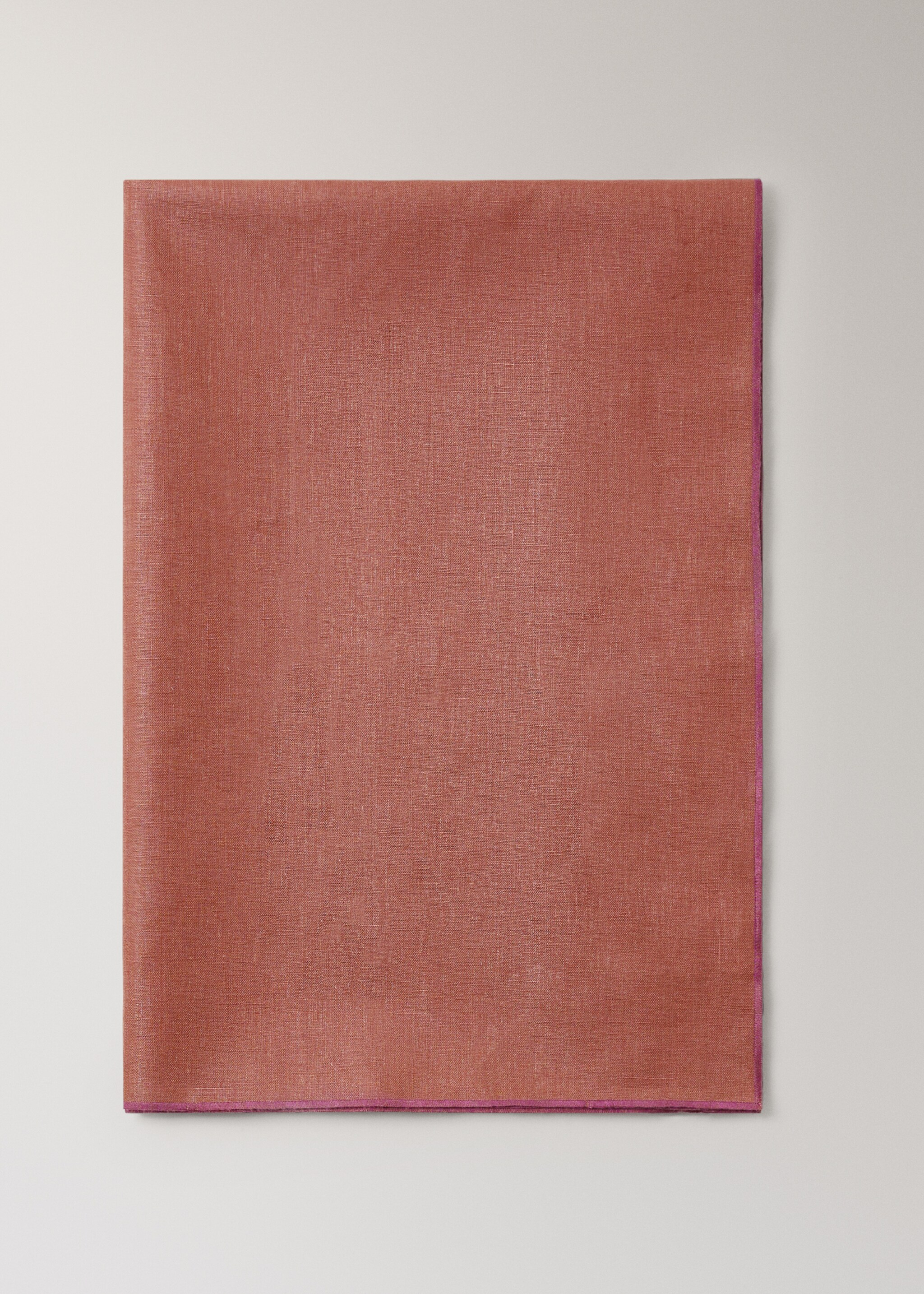 Resin-coated 100% linen tablecloth with contrasting overlock for 6 to 8 diners - Details of the article 3, Burnt Orange. Ref: 17004155-00.