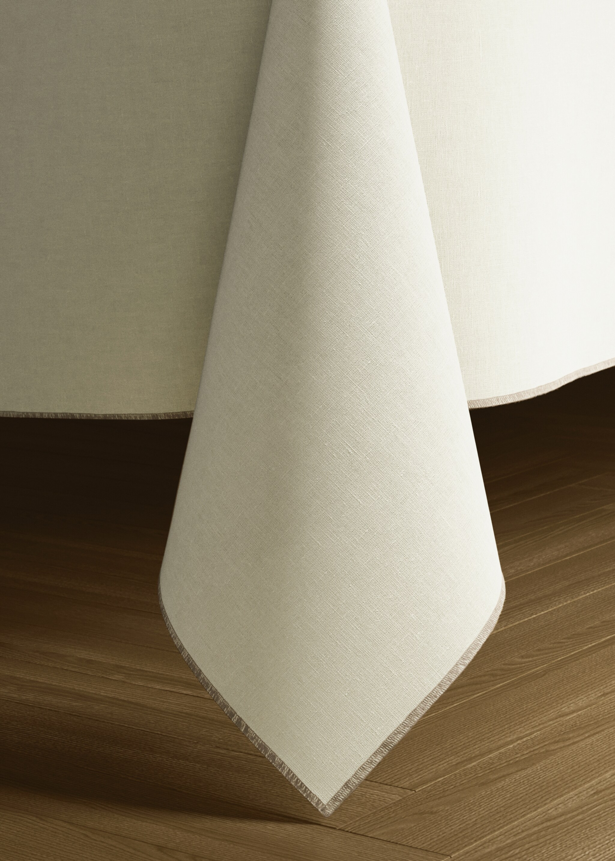 Resinierte Leinentischdecke mit Kontrast-Overlock für 6 bis 8 Personen - Detail des Artikels 1