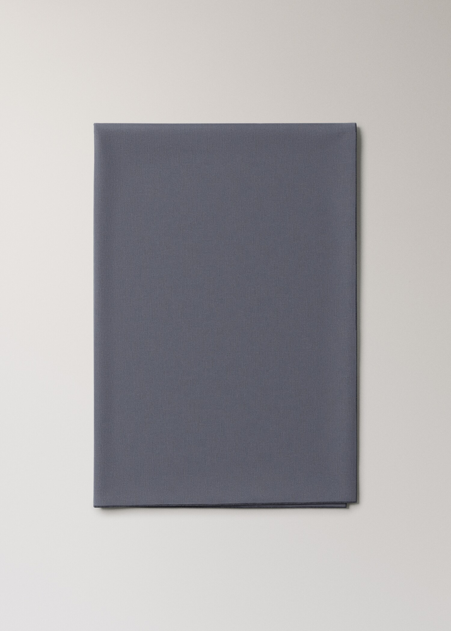 Resin-coated linen tablecloth with contrast overlock for 6 to 8 guests - Article without model