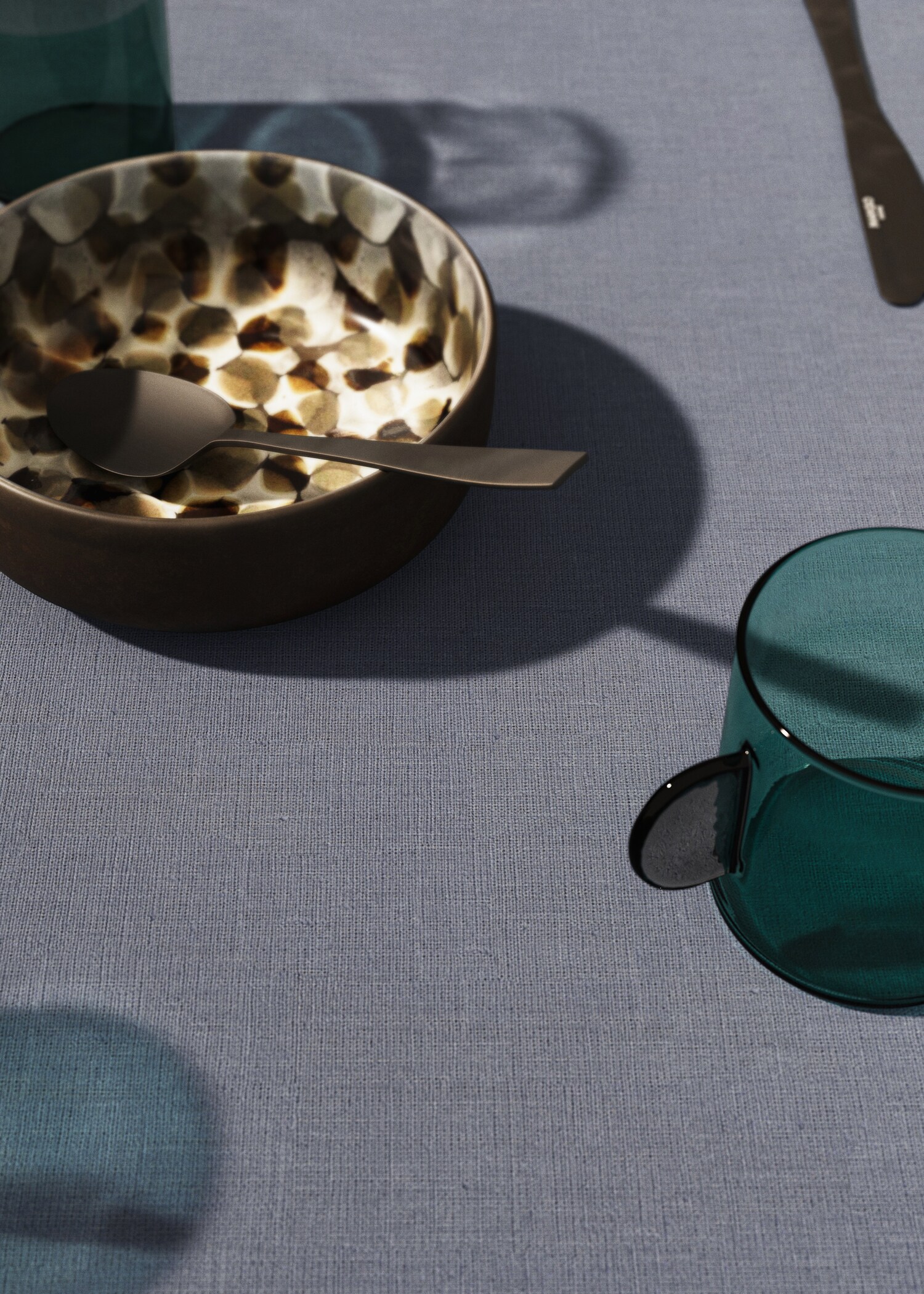 Resin-coated linen tablecloth with contrast overlock for 6 to 8 guests - Details of the article 7