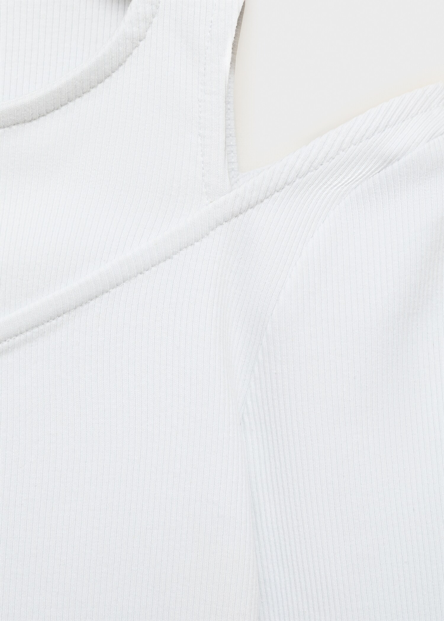 Cut-out t-shirt - Details of the article 0