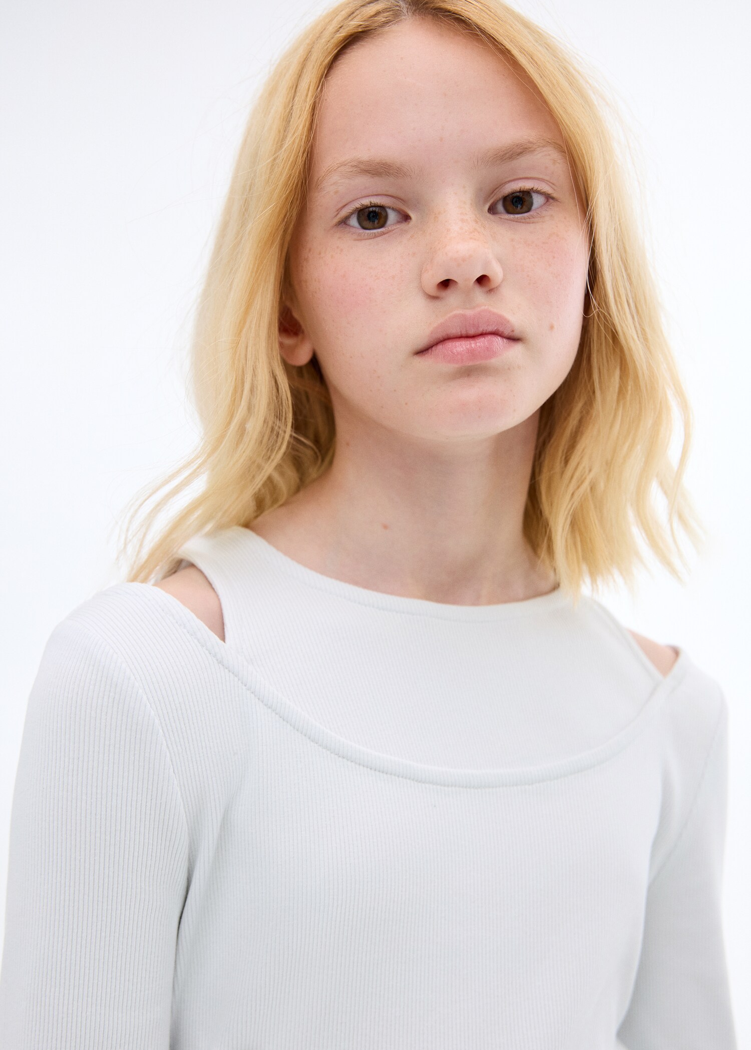 Cut-out t-shirt - Details of the article 1