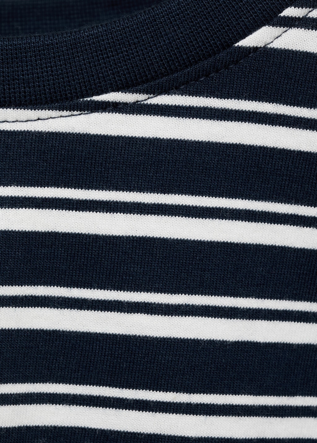 Striped long sleeves t-shirt