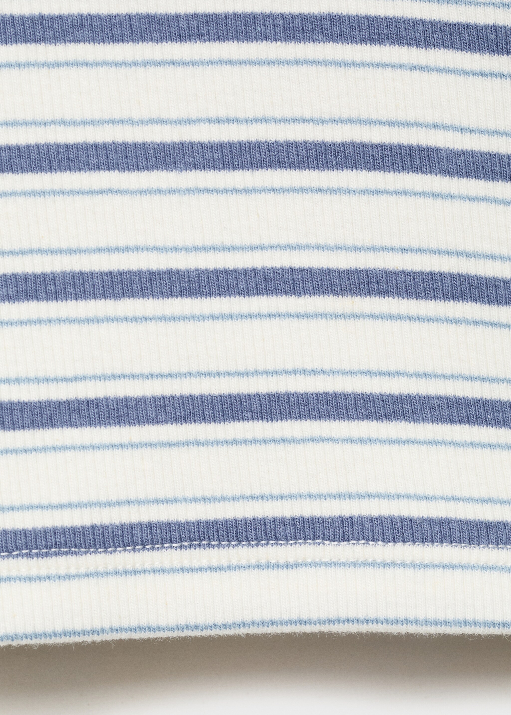 Striped t-shirt with contrasting collar - Details of the article 0