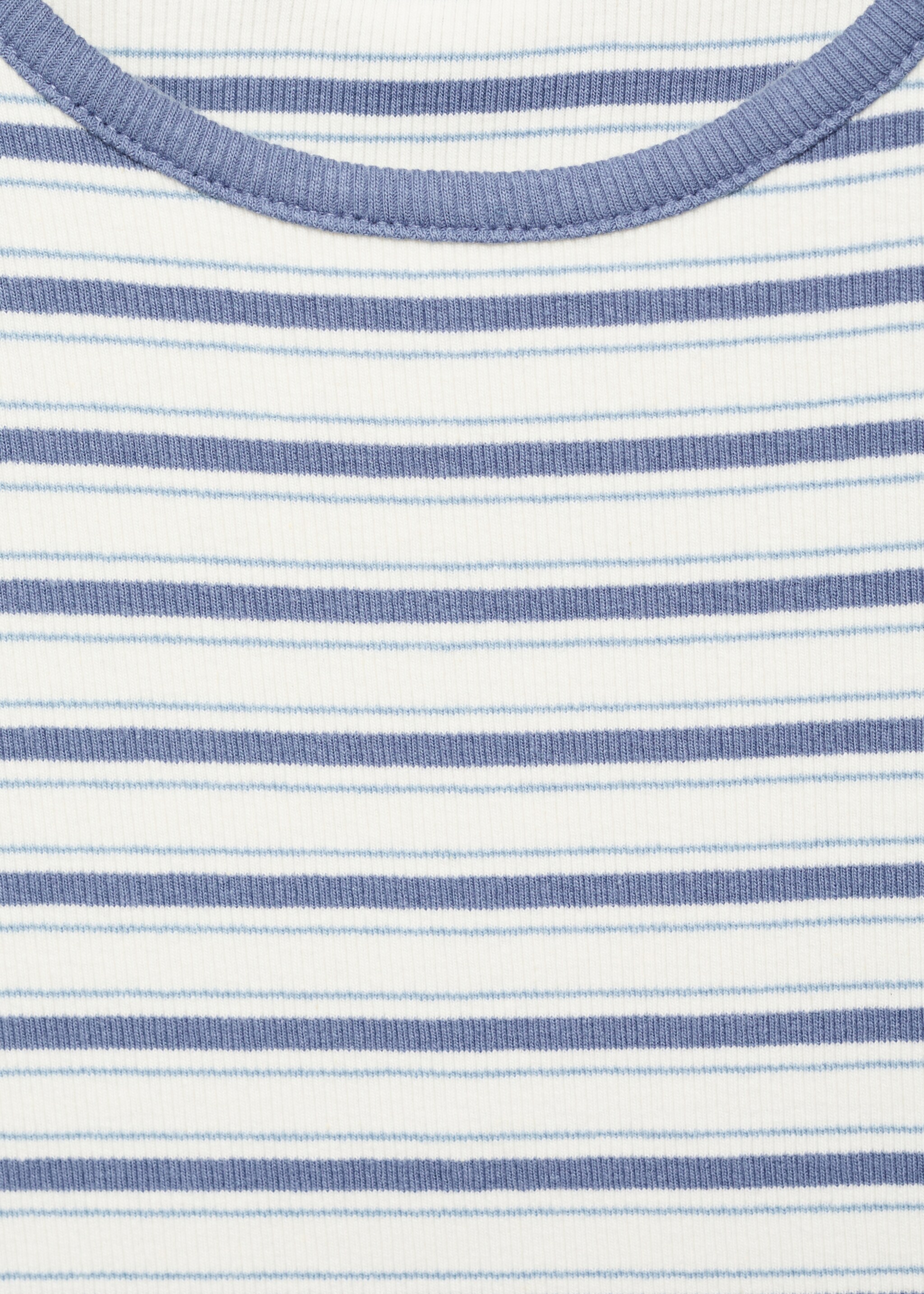 Striped t-shirt with contrasting collar - Details of the article 8