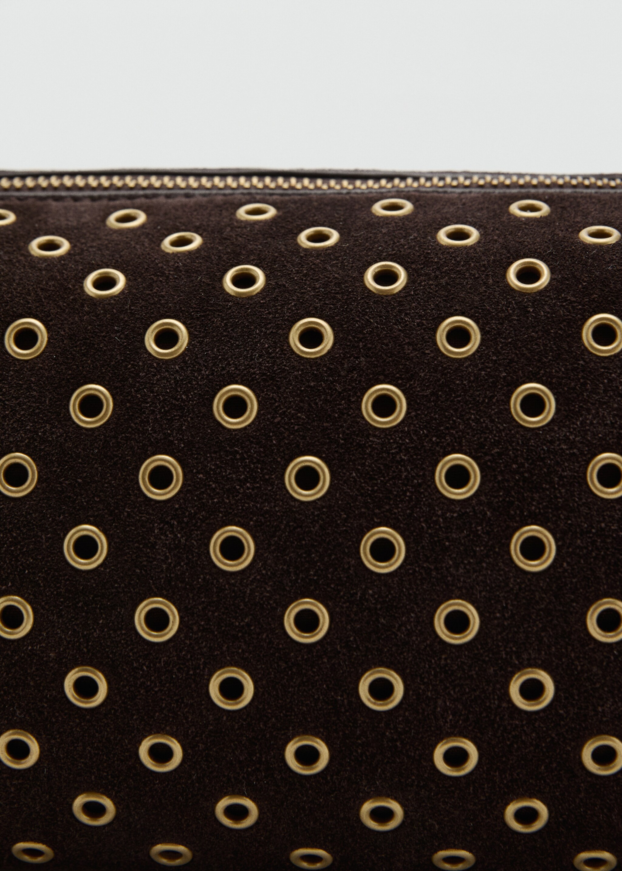 Suede bag with eyelets - Details of the article 2, Chocolate. Ref: 17004445-00.