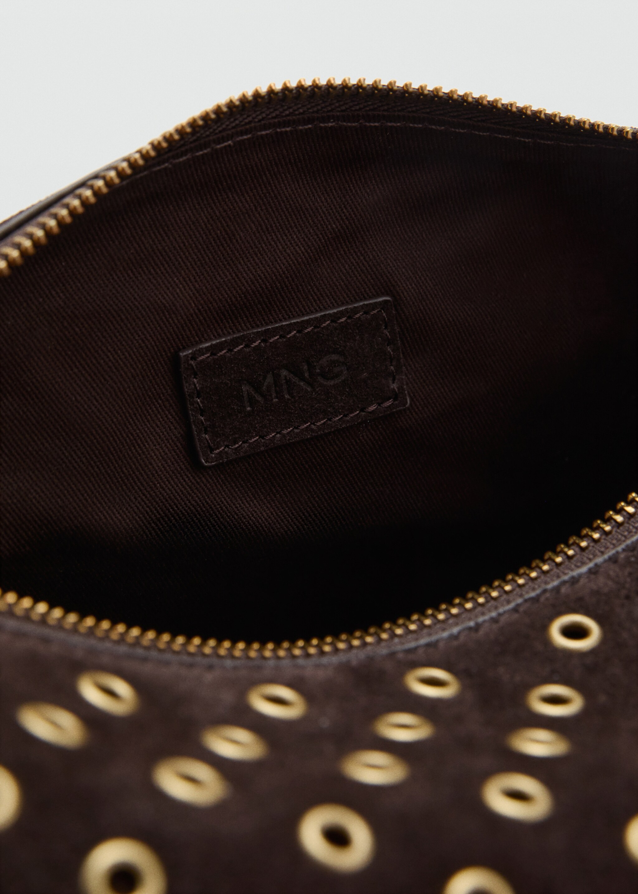 Suede bag with eyelets - Details of the article 3, Chocolate. Ref: 17004445-00.